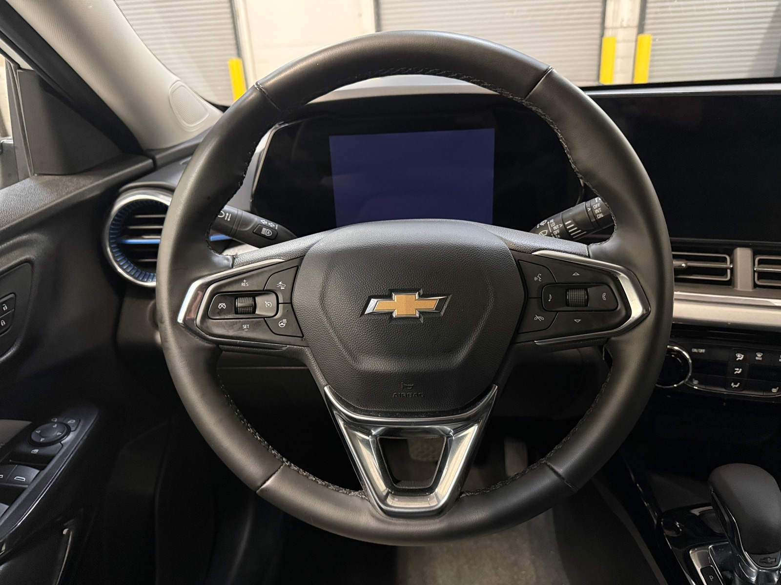 Thumbnail: 2025 Chevrolet Trax - 5