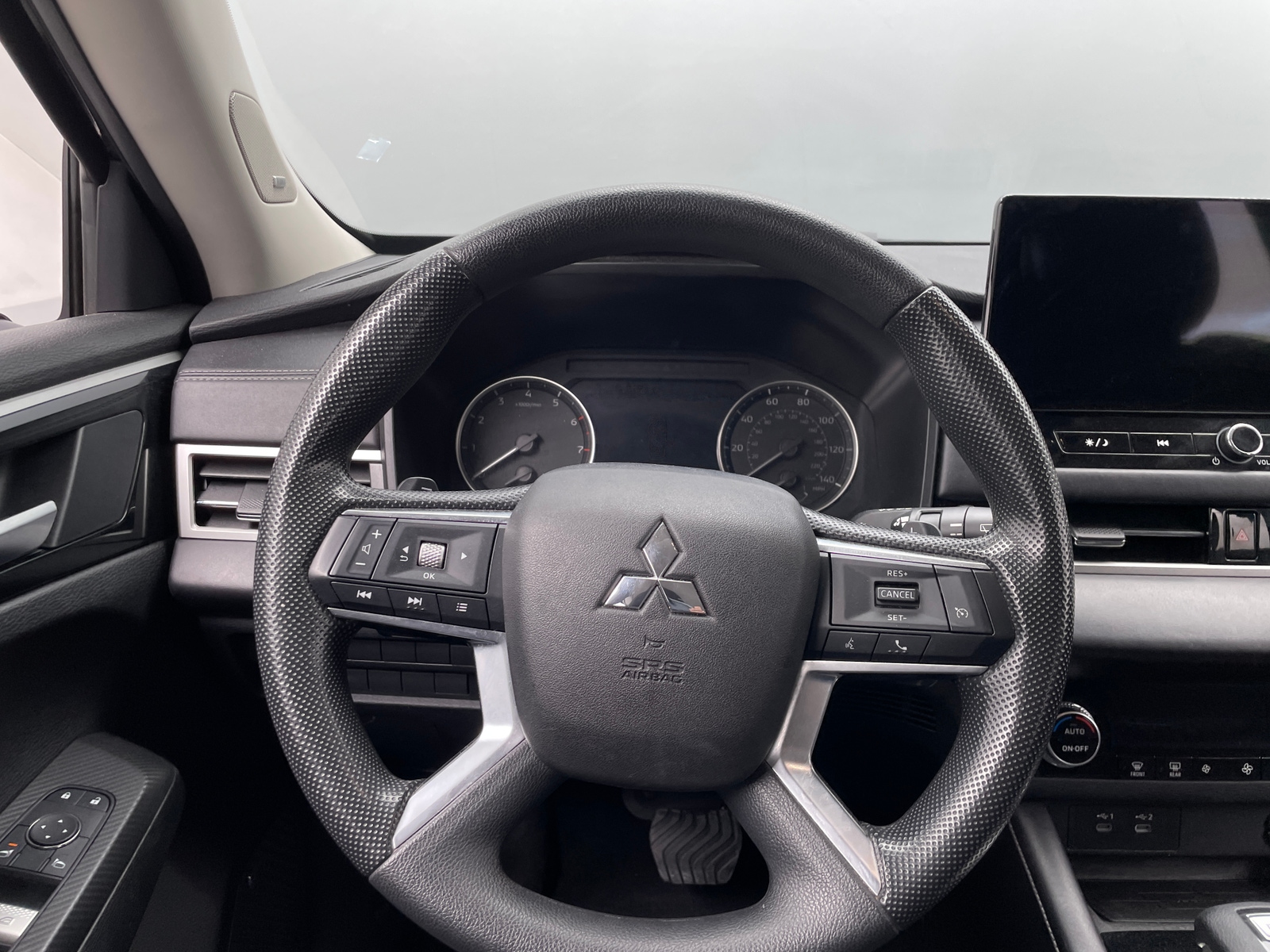 Thumbnail: 2025 Mitsubishi Outlander - 5