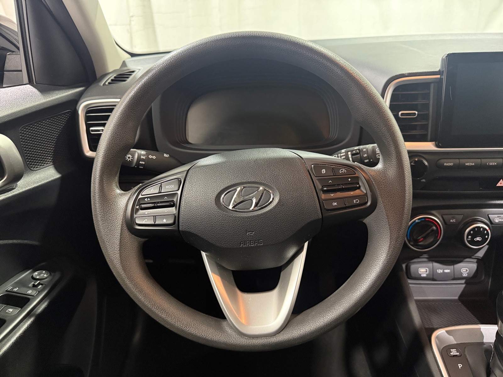 Thumbnail: 2023 Hyundai Venue - 5
