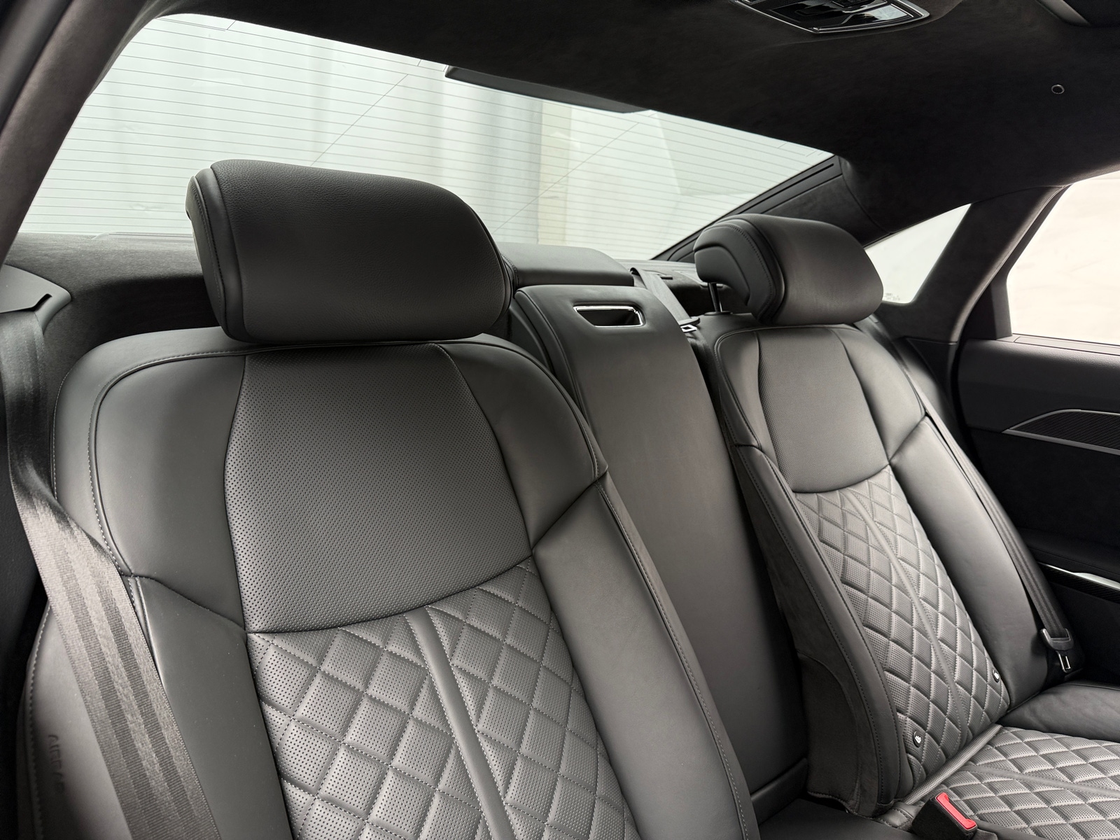 Thumbnail: 2020 Audi S8 - 5