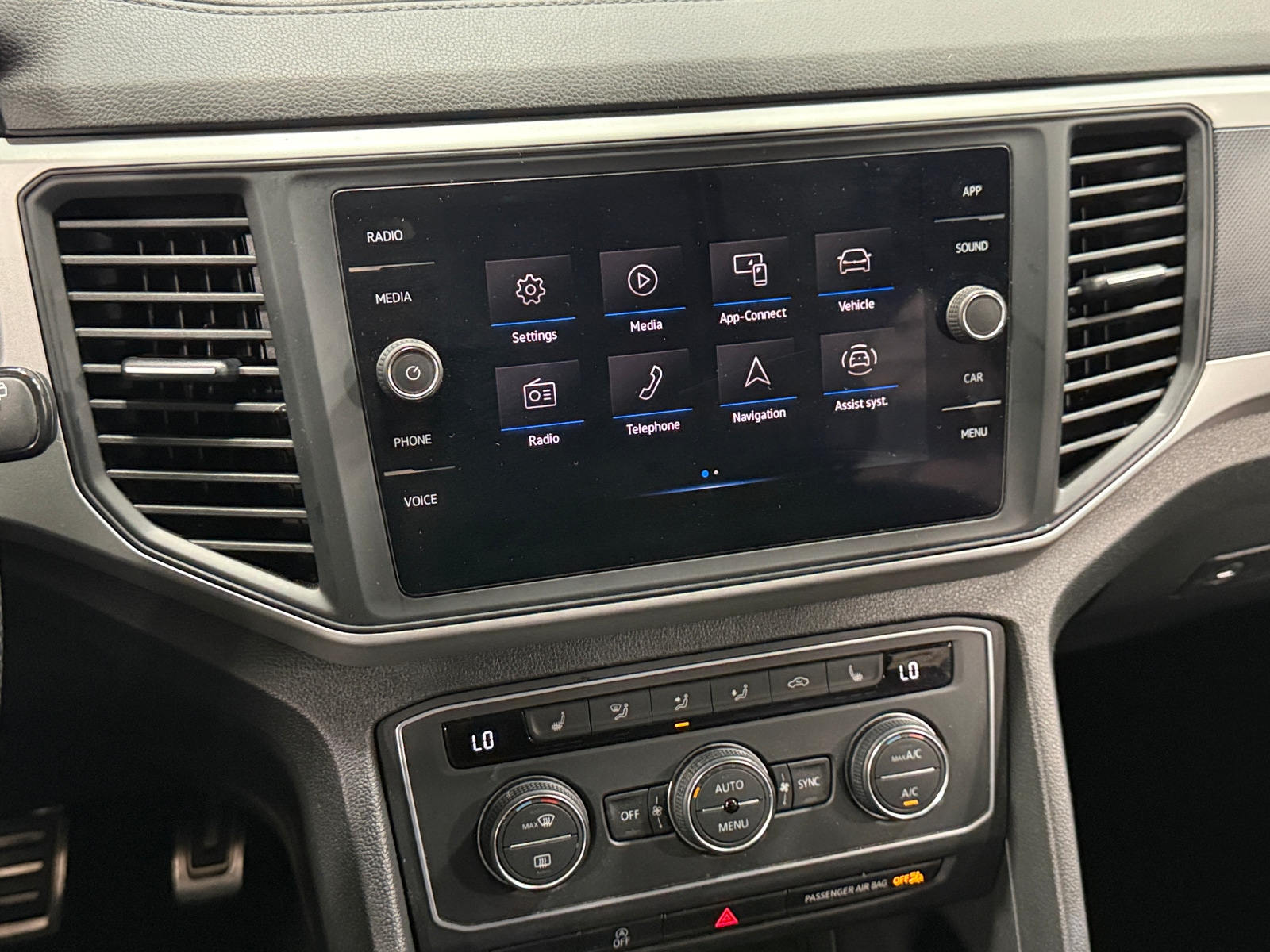Thumbnail: 2021 Volkswagen Atlas - 3