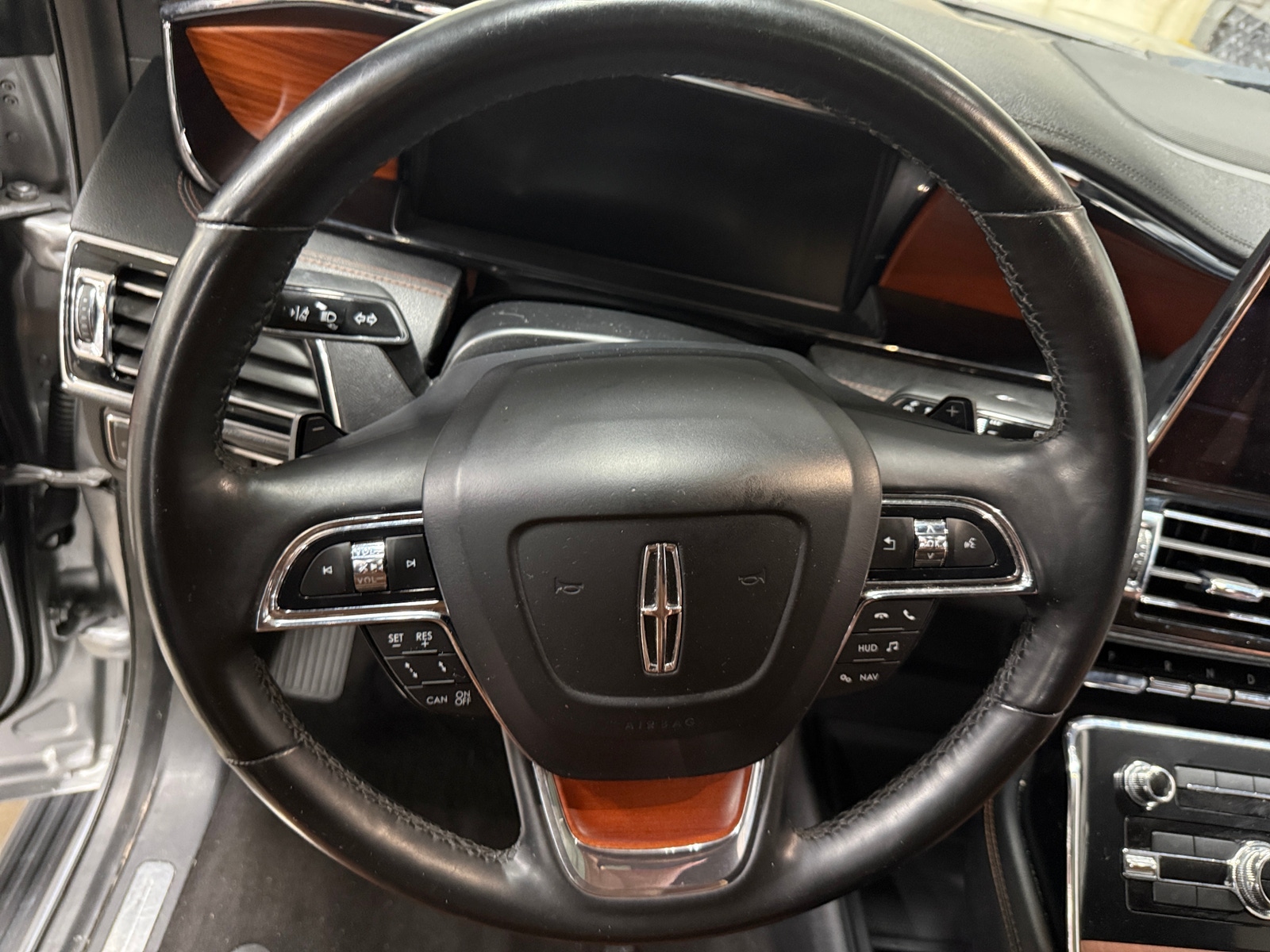 Thumbnail: 2020 Lincoln Navigator - 4