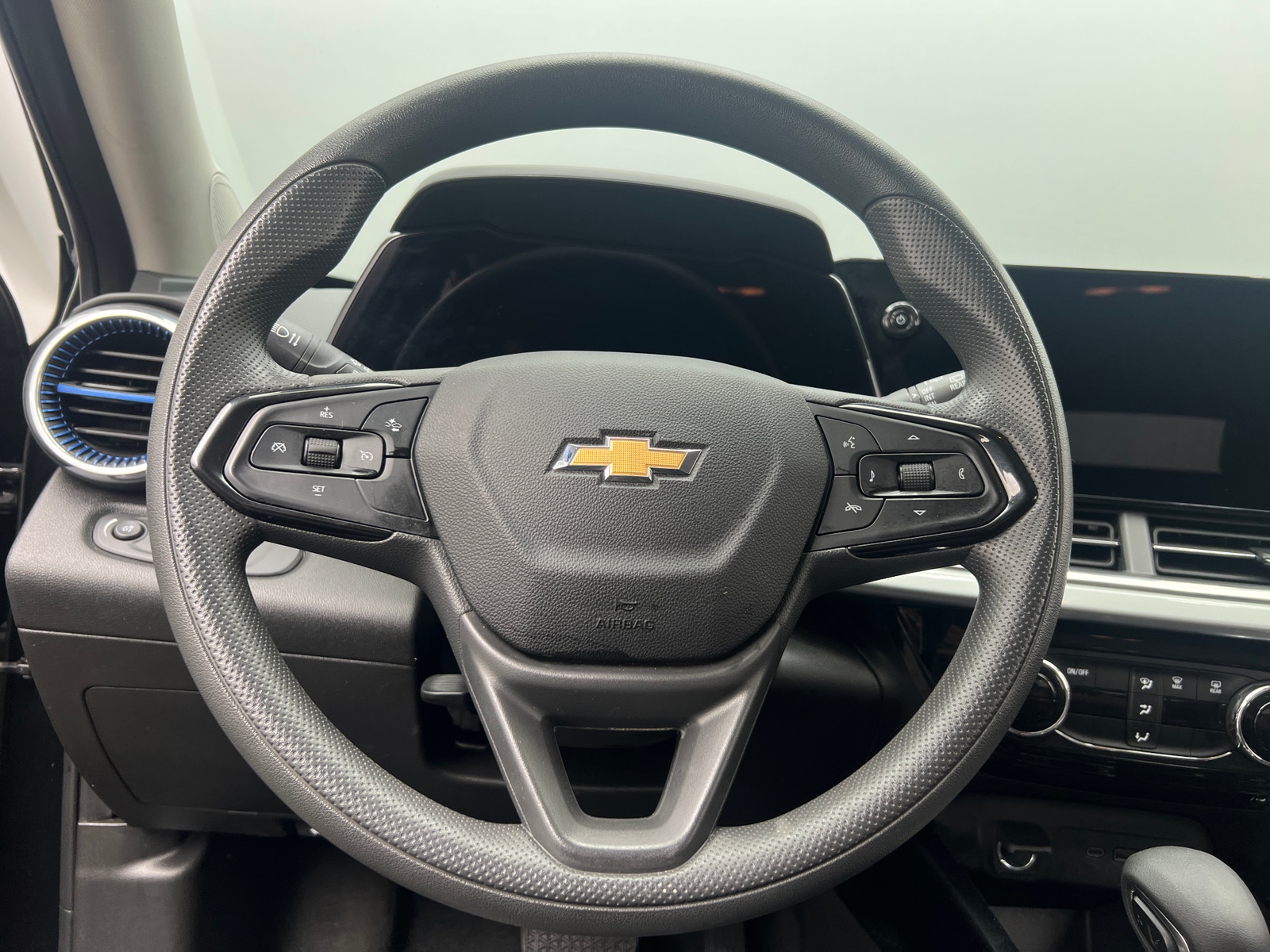 Thumbnail: 2025 Chevrolet Trax - 5
