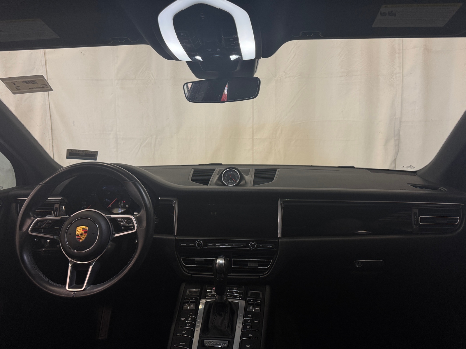 Thumbnail: 2021 Porsche Macan - 2
