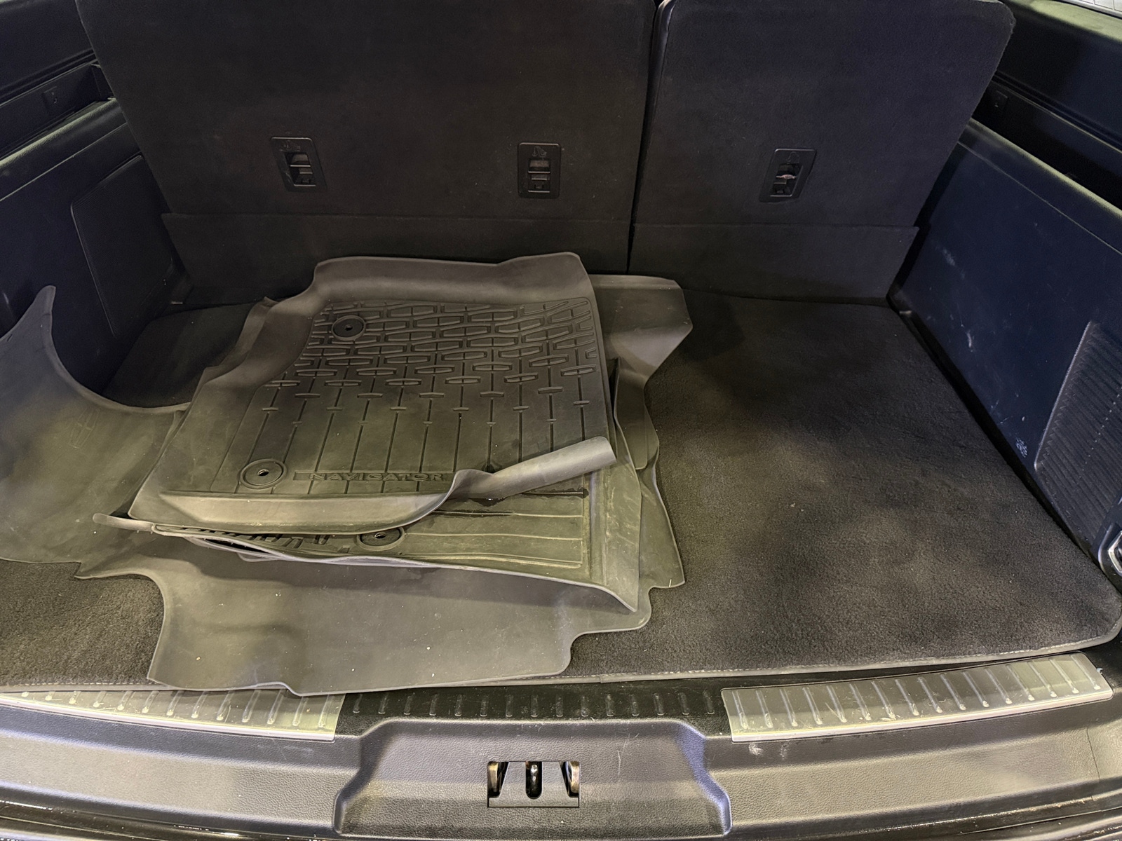 Thumbnail: 2020 Lincoln Navigator L - 6