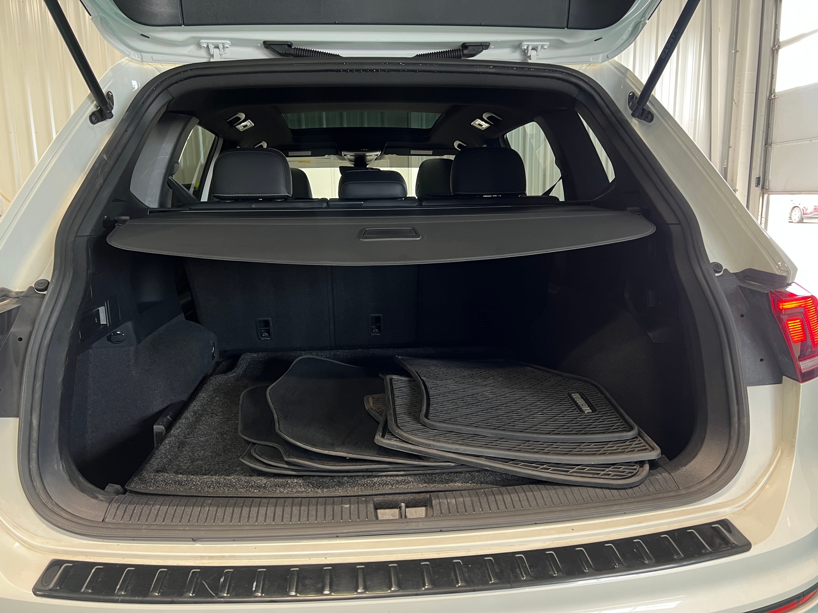 Thumbnail: 2023 Volkswagen Tiguan - 7