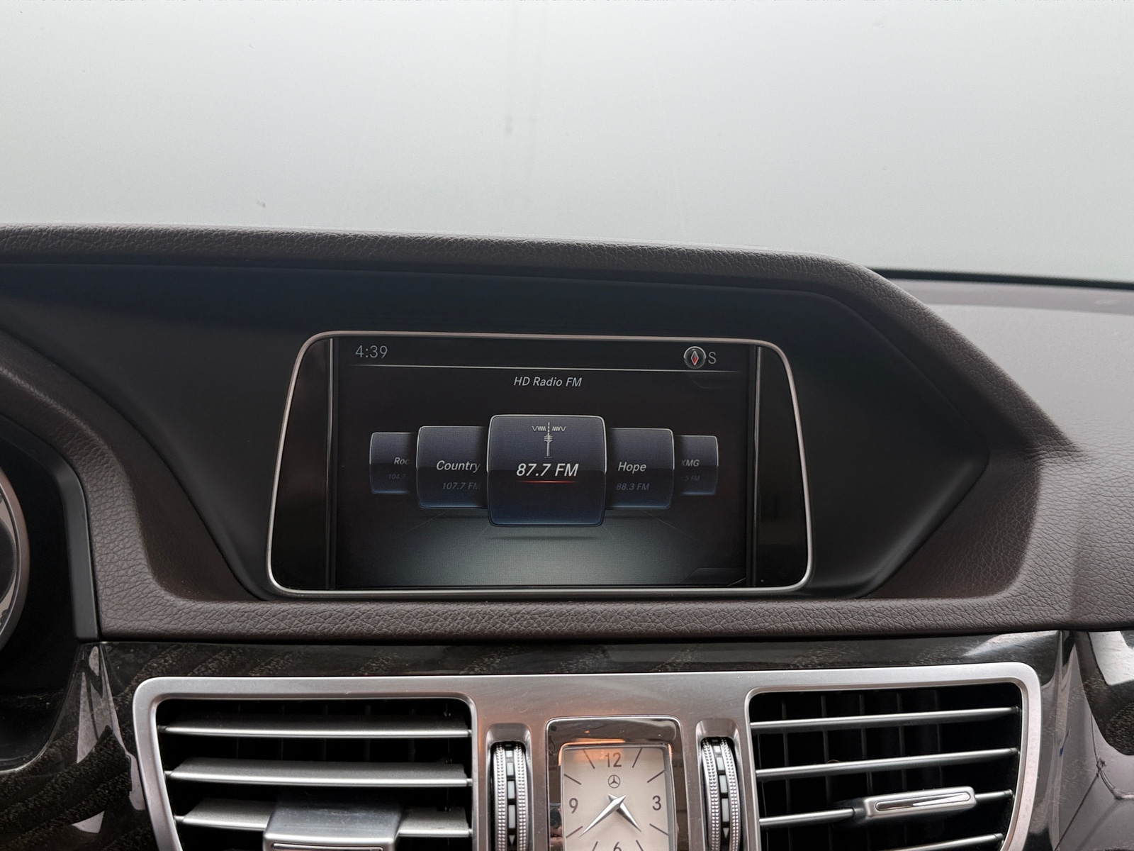 Thumbnail: 2016 Mercedes-Benz E-Class - 3