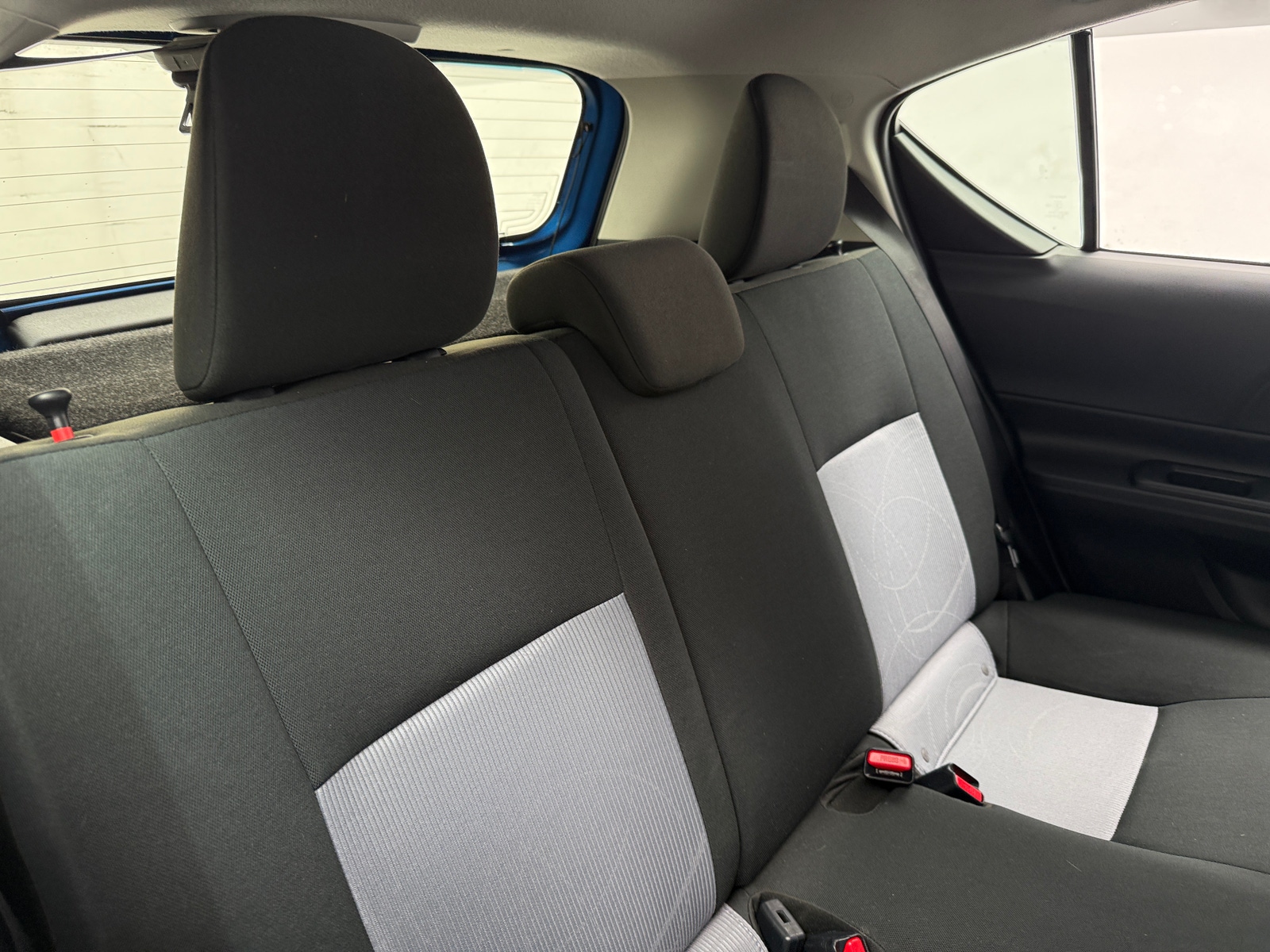 Thumbnail: 2018 Toyota Prius c - 6