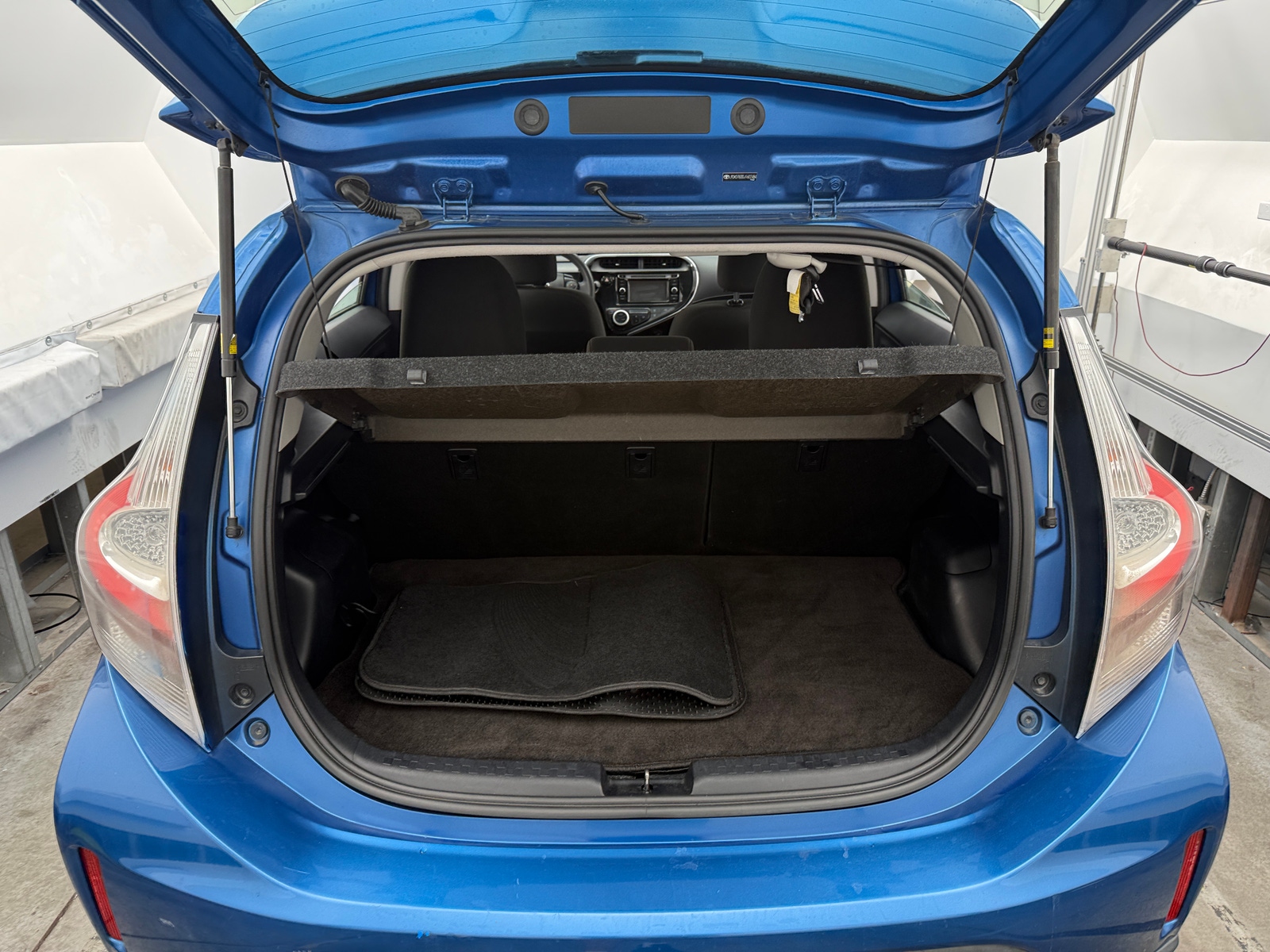 Thumbnail: 2018 Toyota Prius c - 7