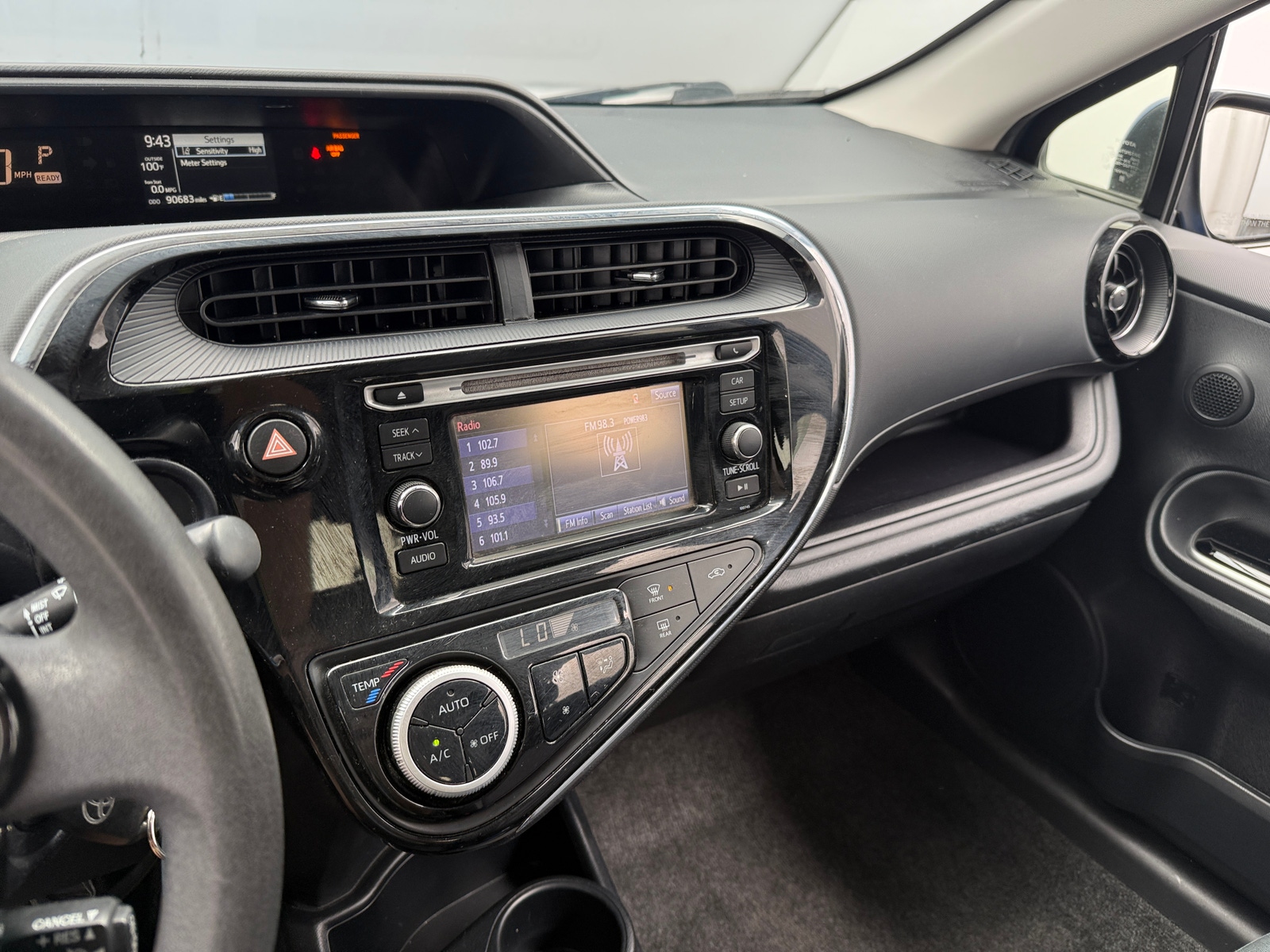 Thumbnail: 2018 Toyota Prius c - 4