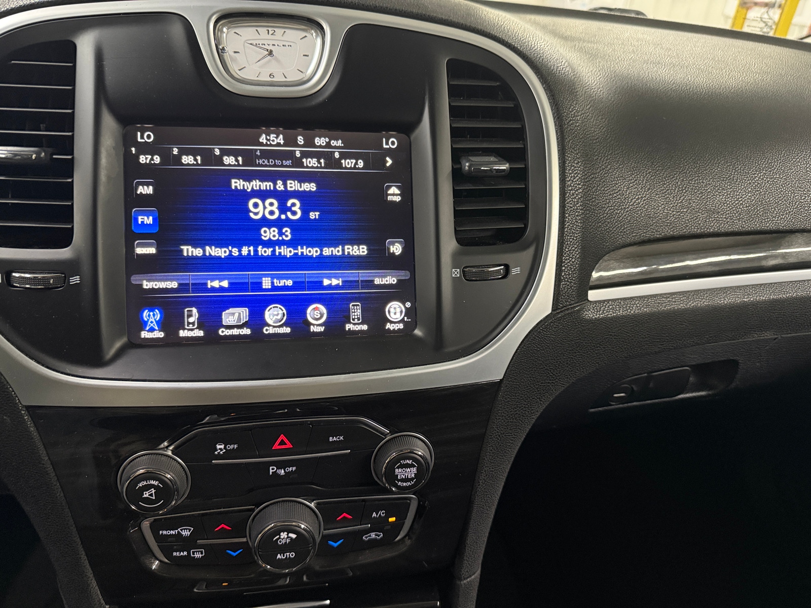 Thumbnail: 2015 Chrysler 300 - 3
