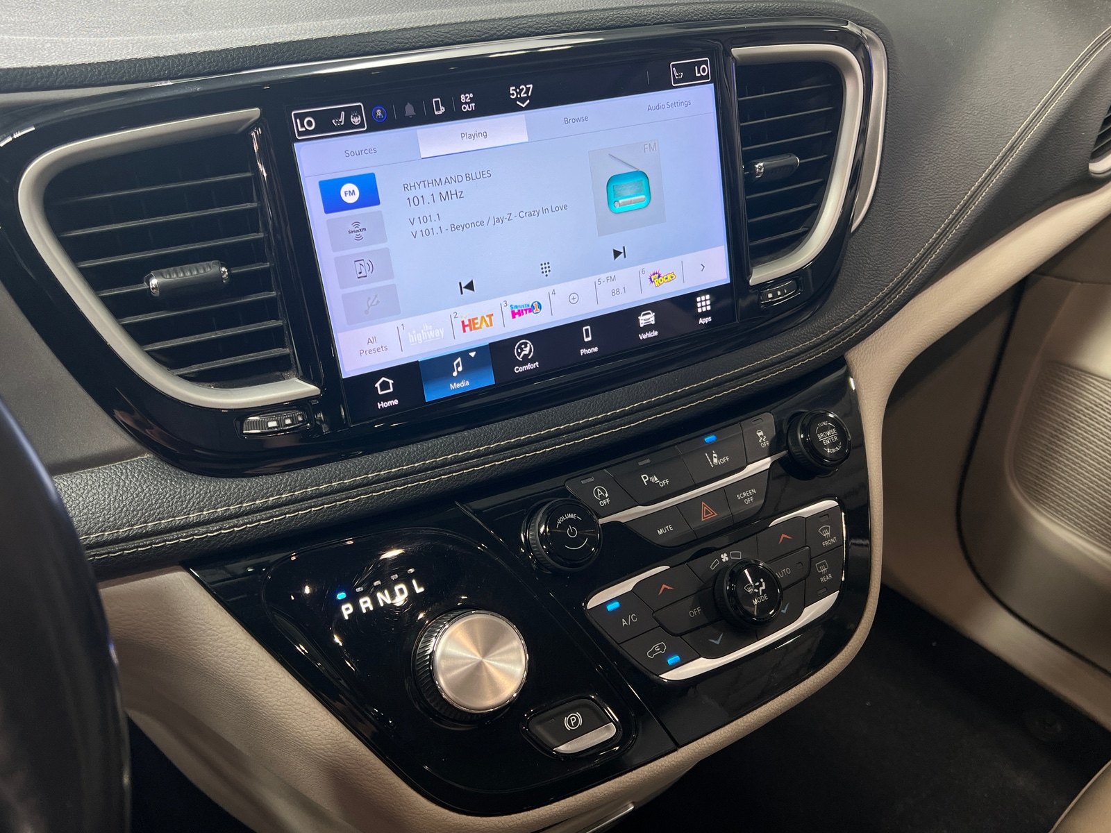 Thumbnail: 2021 Chrysler Pacifica - 3