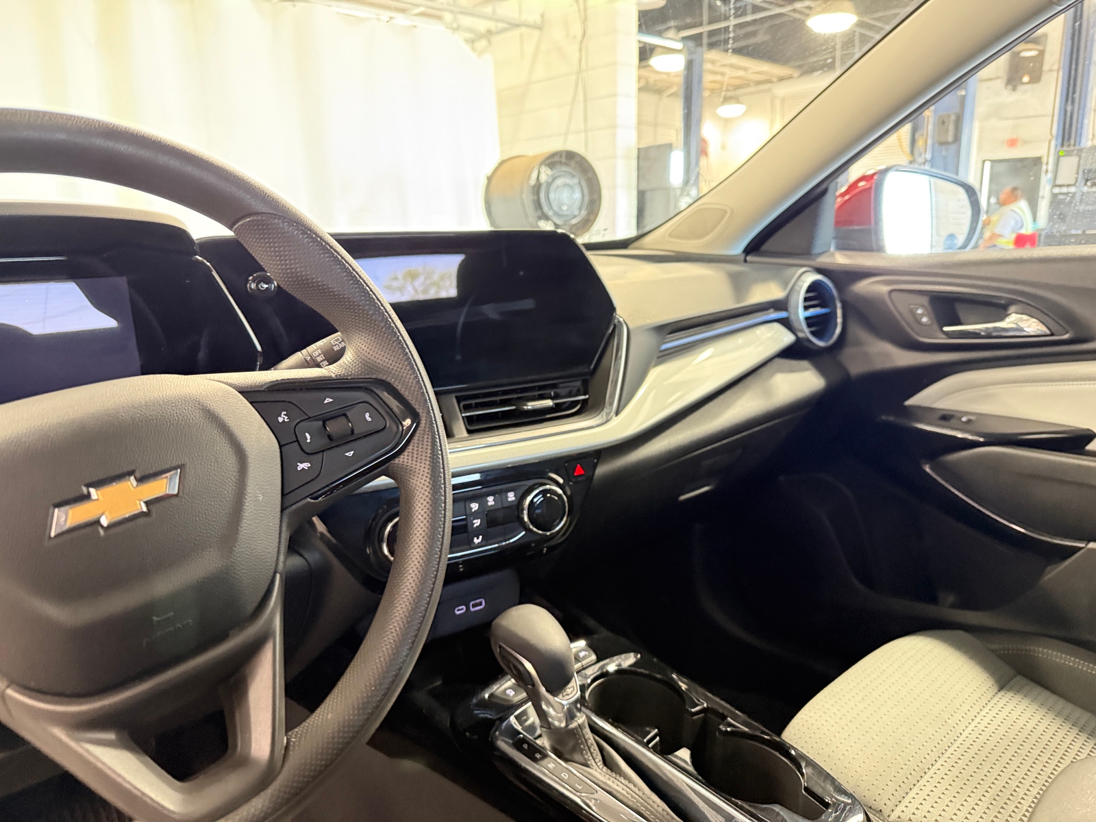 Thumbnail: 2025 Chevrolet Trax - 4