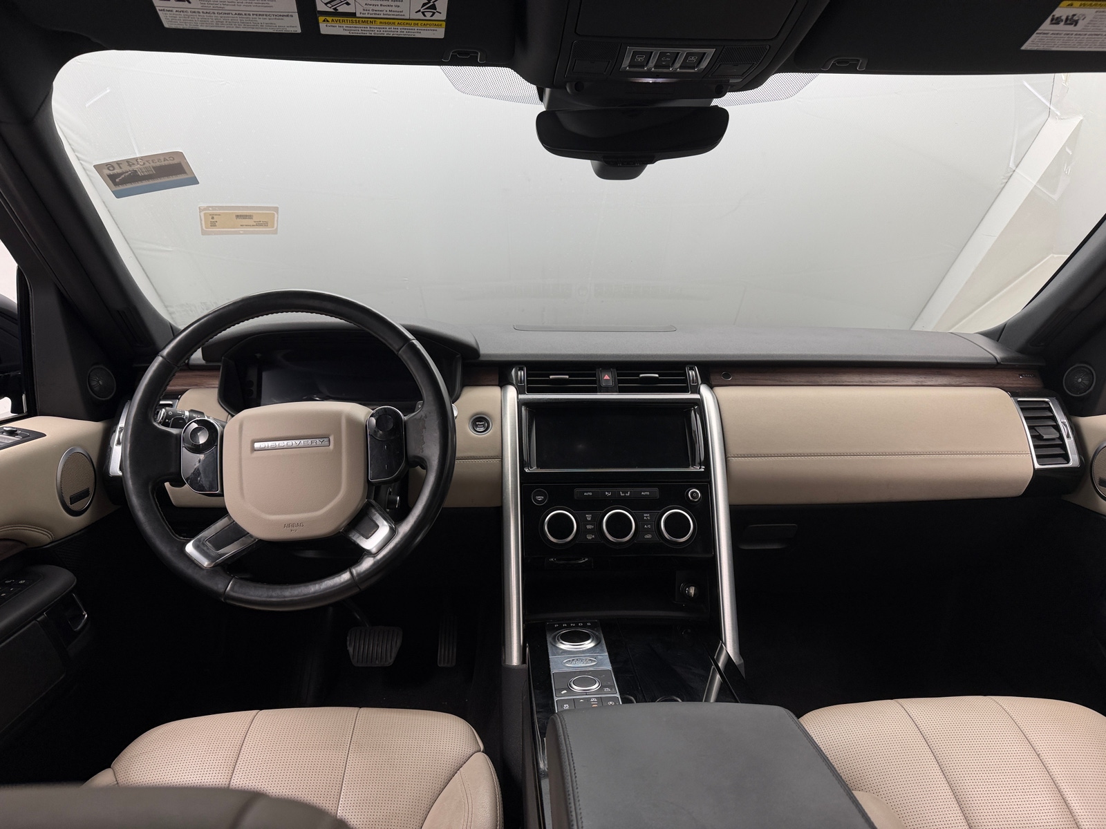 Thumbnail: 2020 Land Rover Discovery - 3