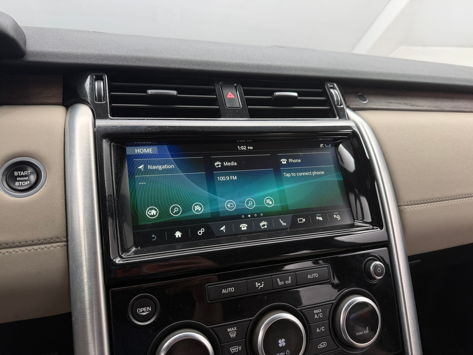 Thumbnail: 2020 Land Rover Discovery - 4