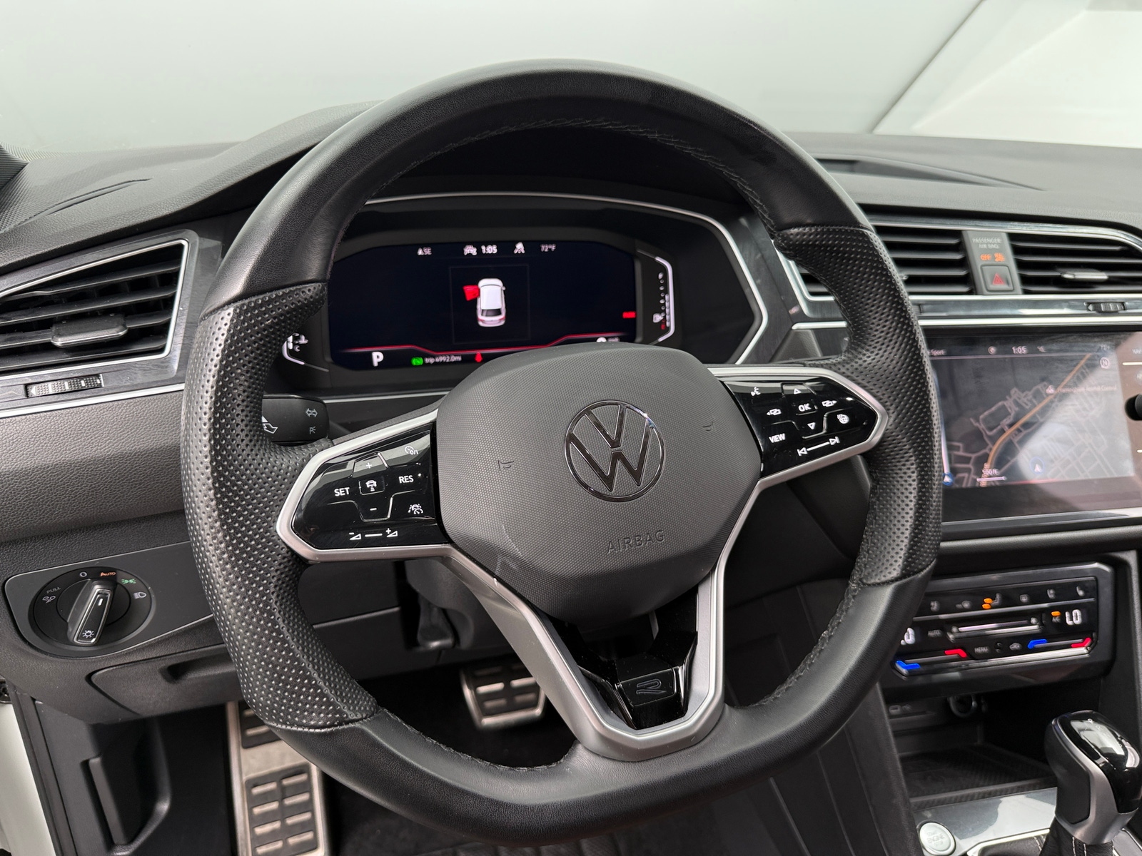 Thumbnail: 2023 Volkswagen Tiguan - 4