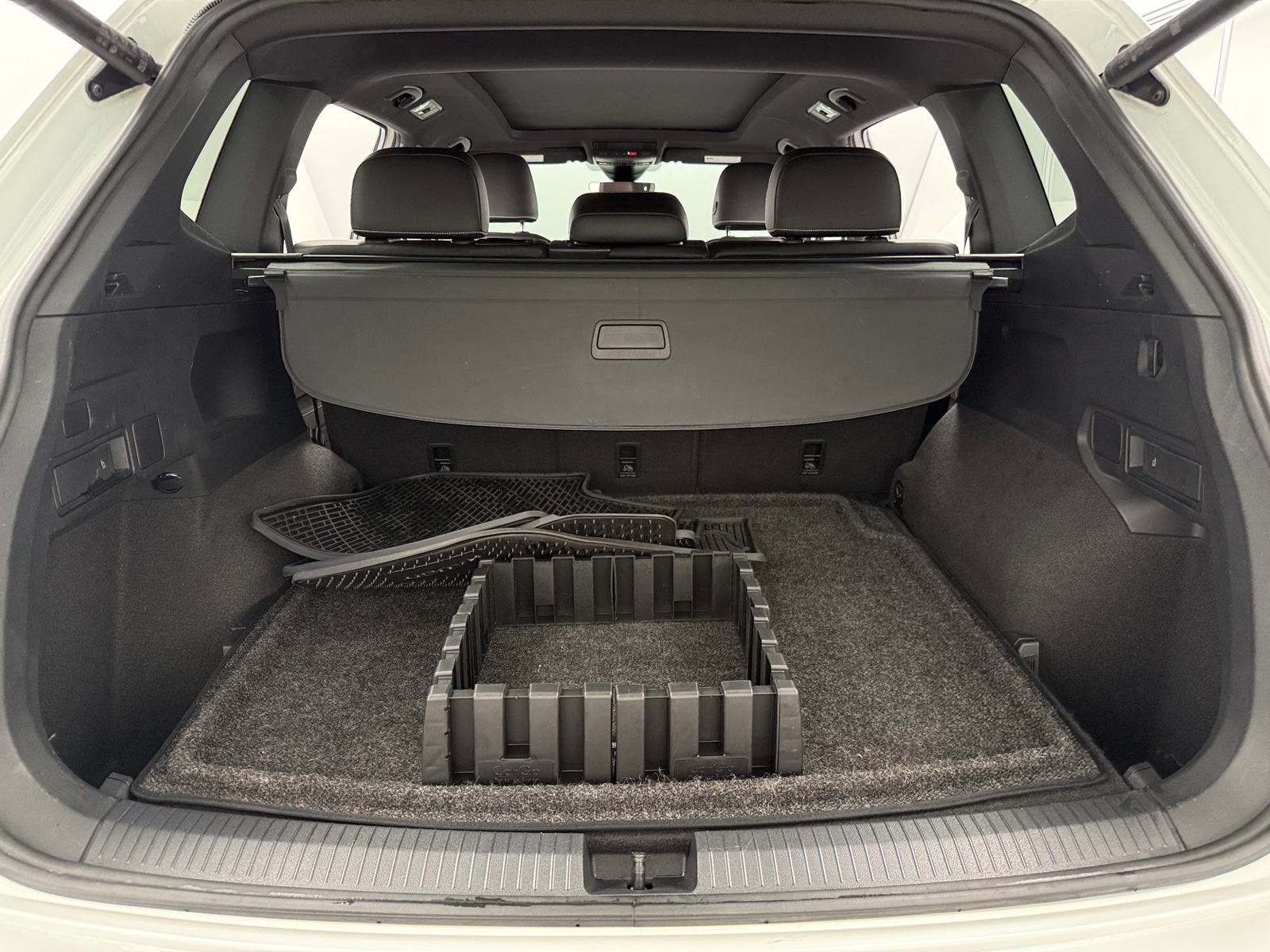 Thumbnail: 2023 Volkswagen Tiguan - 6
