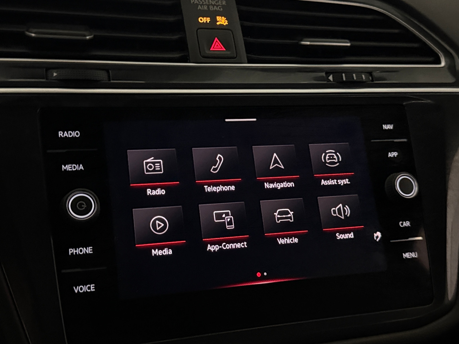 Thumbnail: 2023 Volkswagen Tiguan - 3