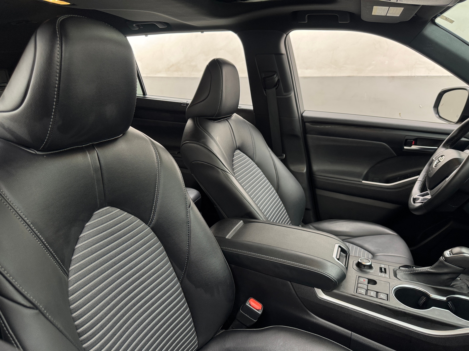 Thumbnail: 2023 Toyota Highlander - 2