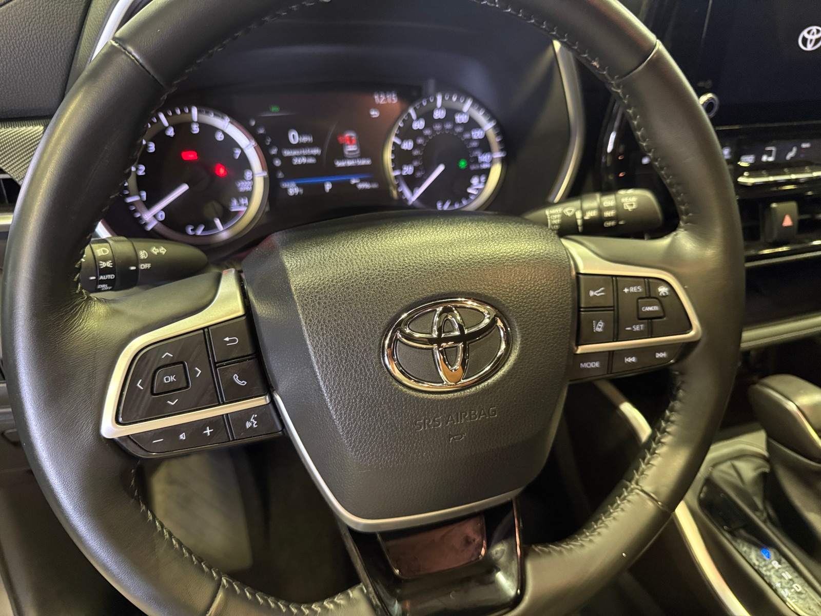Thumbnail: 2023 Toyota Highlander - 5