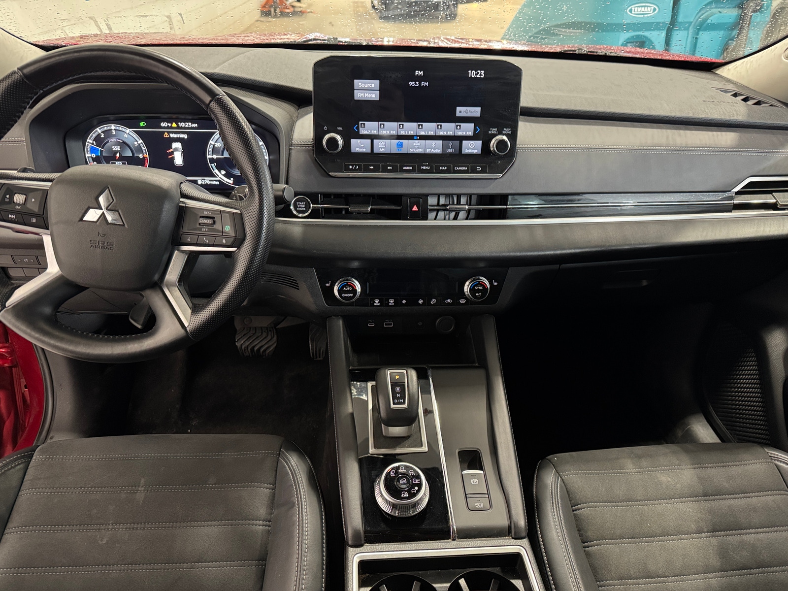 Thumbnail: 2023 Mitsubishi Outlander - 2
