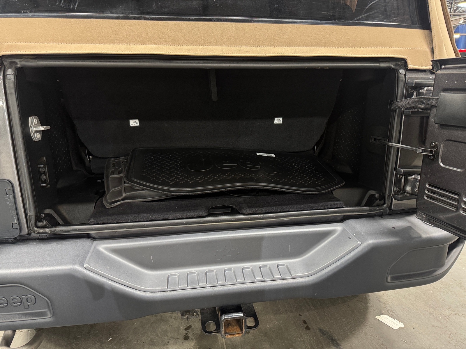 Thumbnail: 2018 Jeep Wrangler - 7