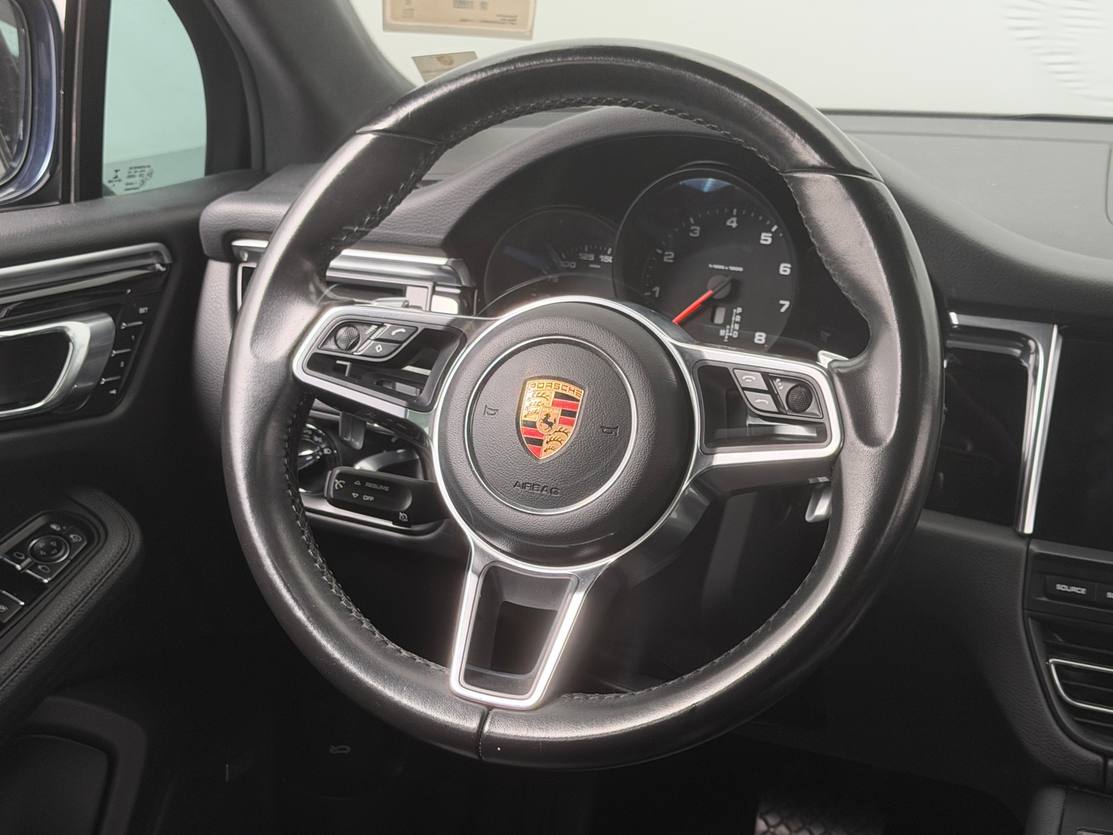 Thumbnail: 2019 Porsche Macan - 4