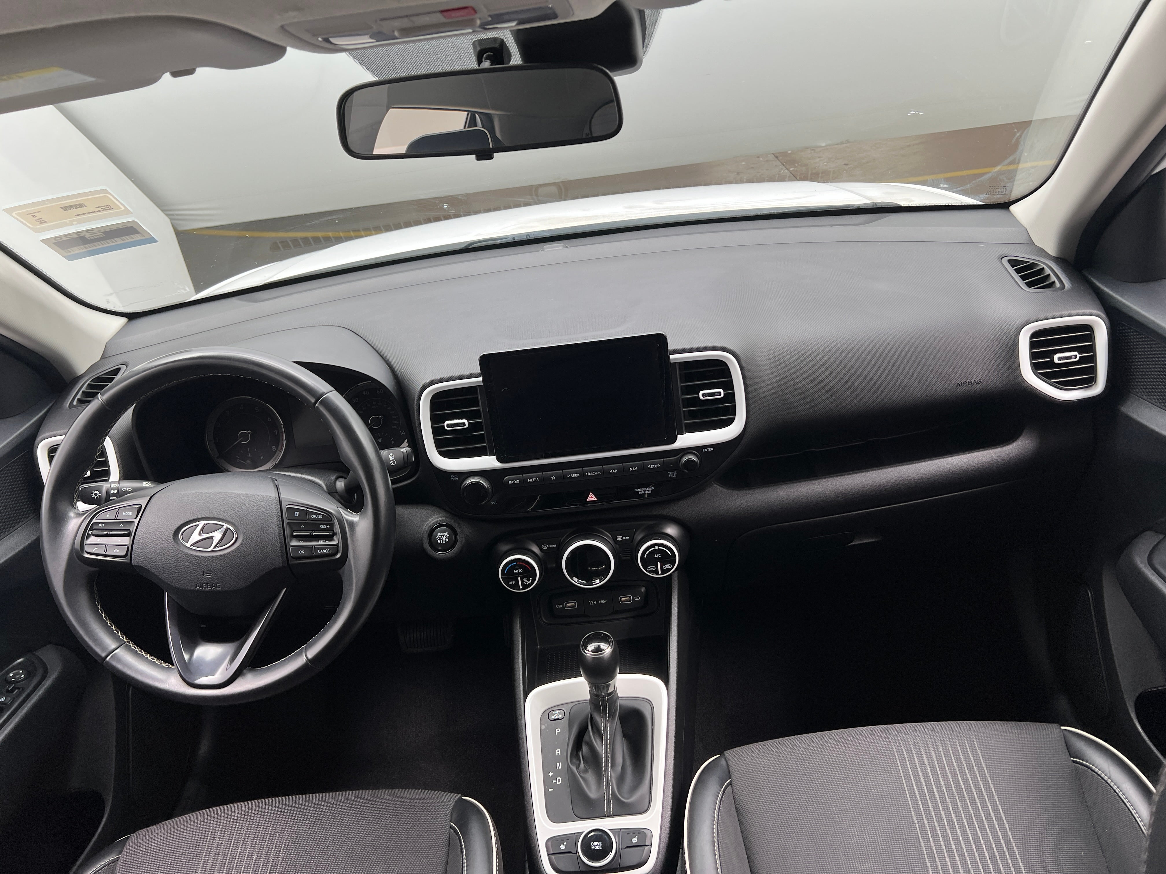 2022 Hyundai Venue Limited - Photo 4