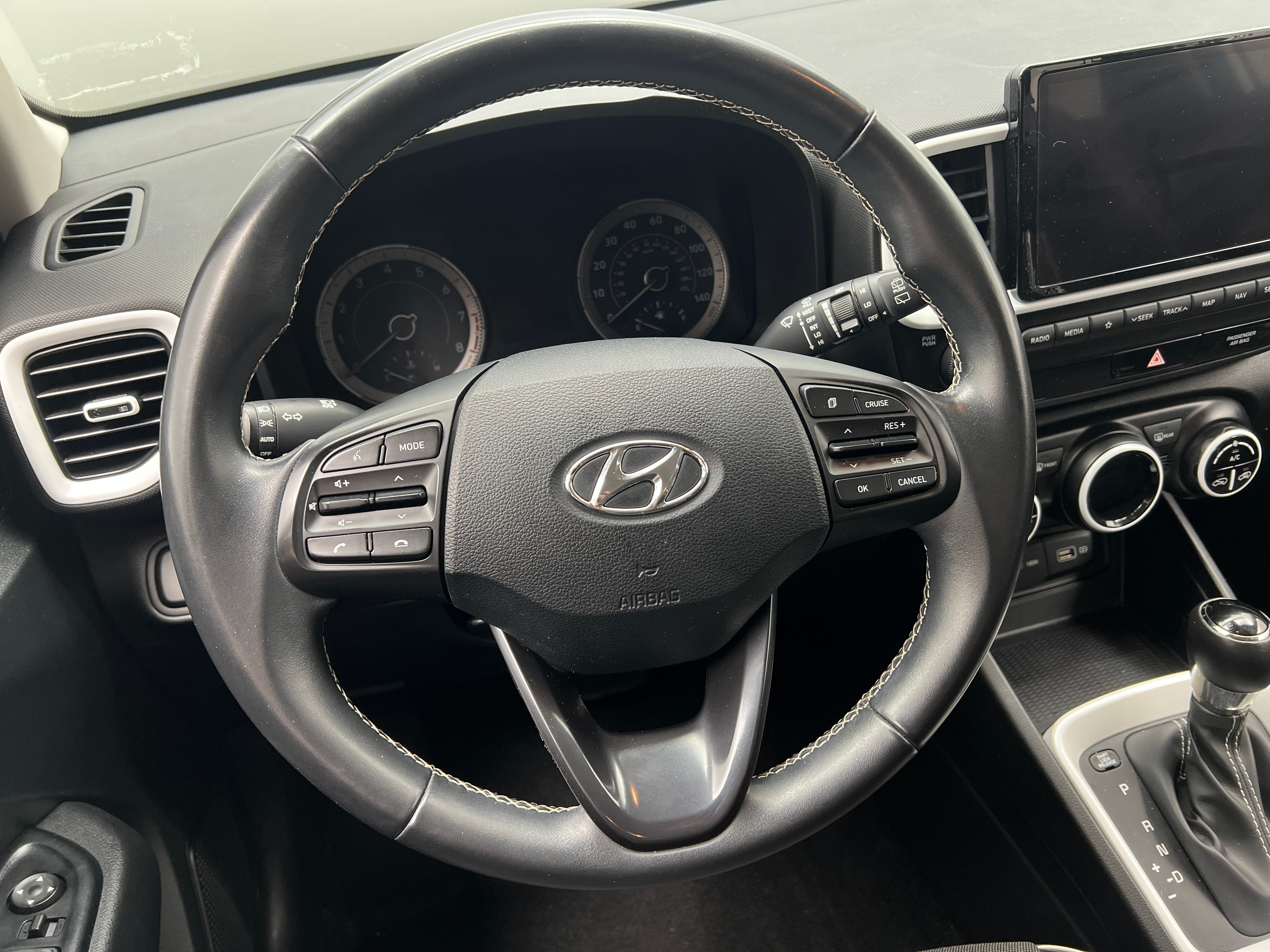 2022 Hyundai Venue Limited - Photo 6