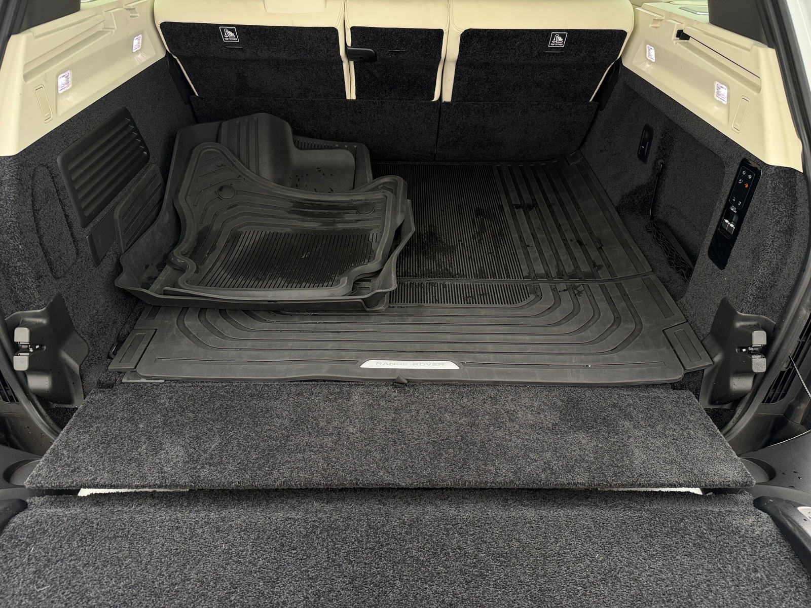 Thumbnail: 2023 Land Rover Range Rover - 6