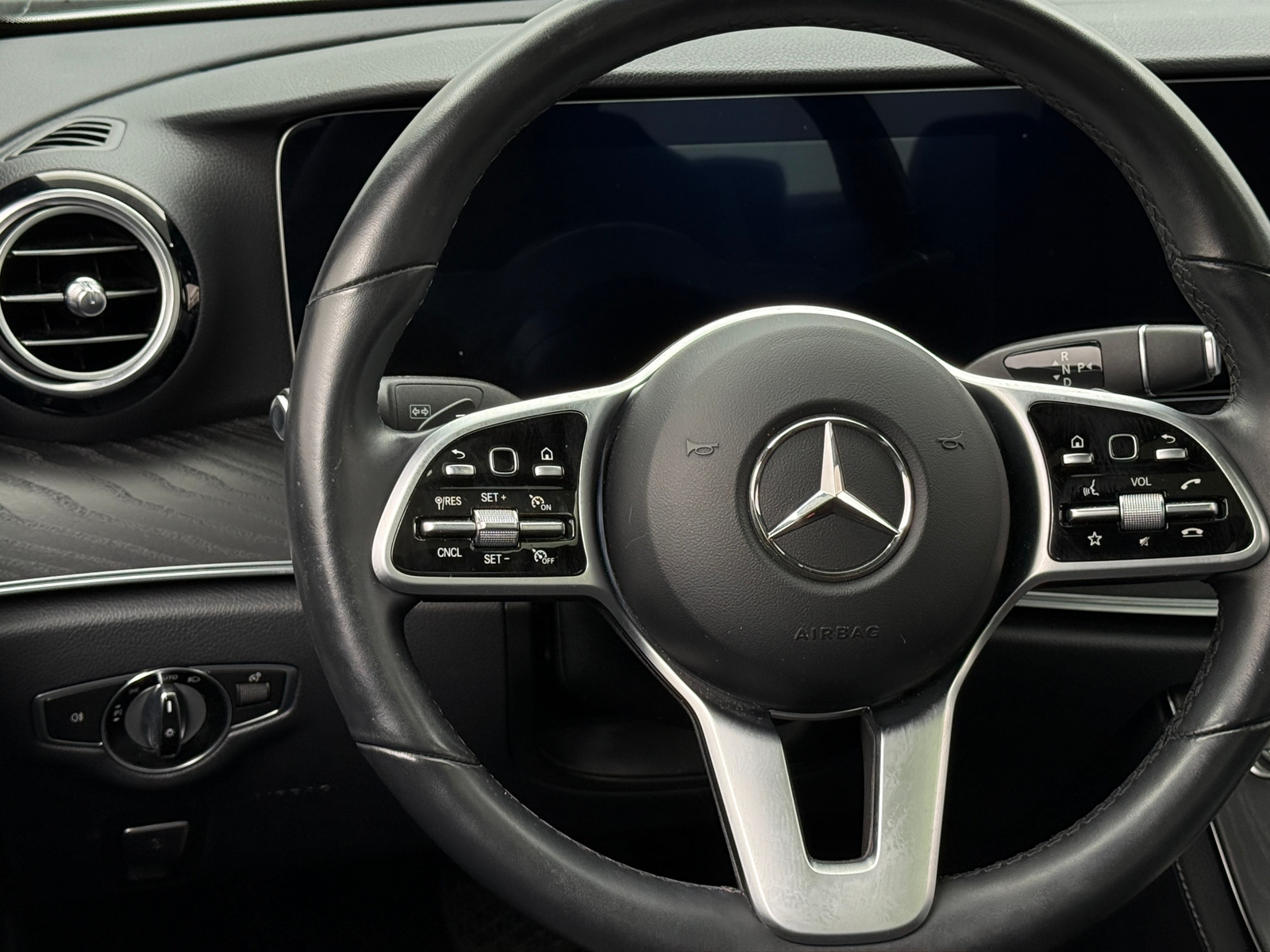 Thumbnail: 2019 Mercedes-Benz E-Class - 4