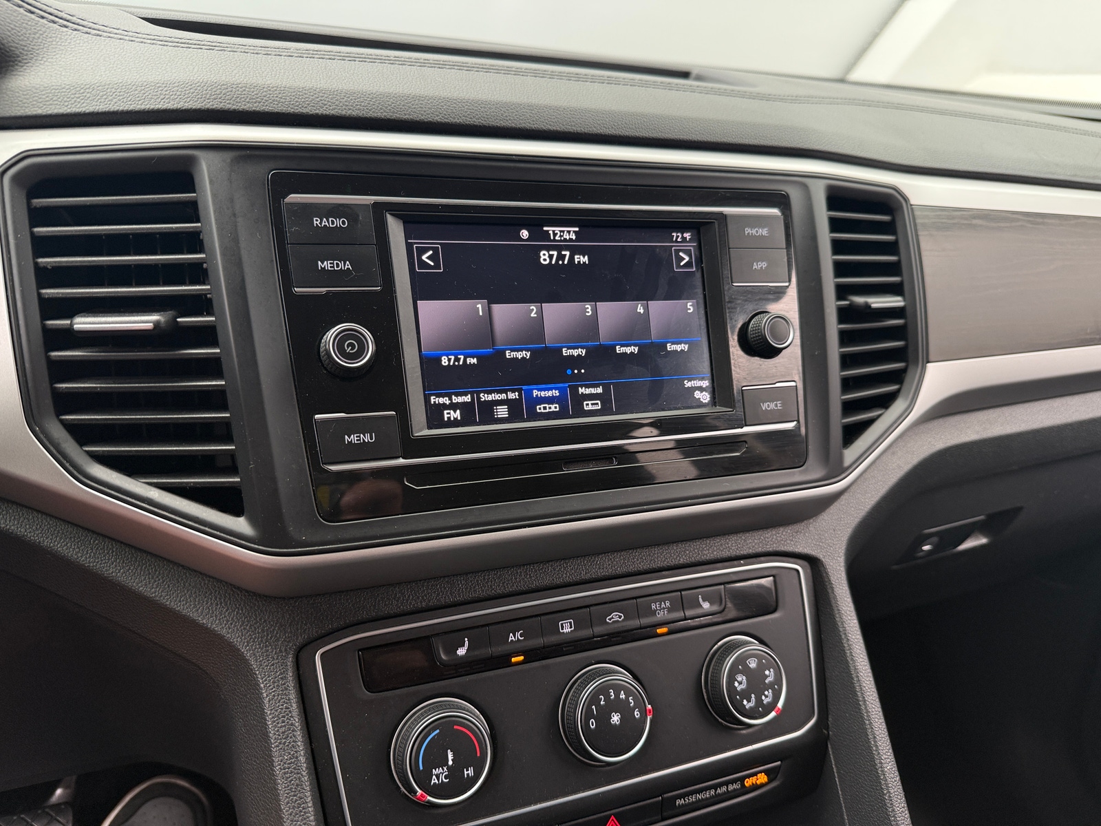 Thumbnail: 2023 Volkswagen Atlas - 3