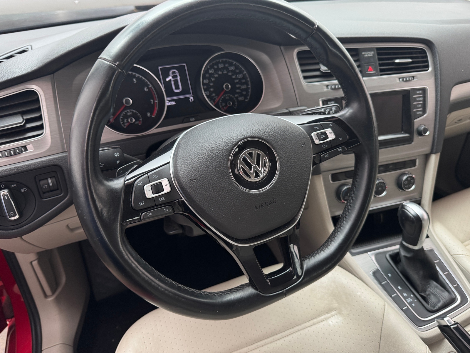 Thumbnail: 2015 Volkswagen e-Golf - 4