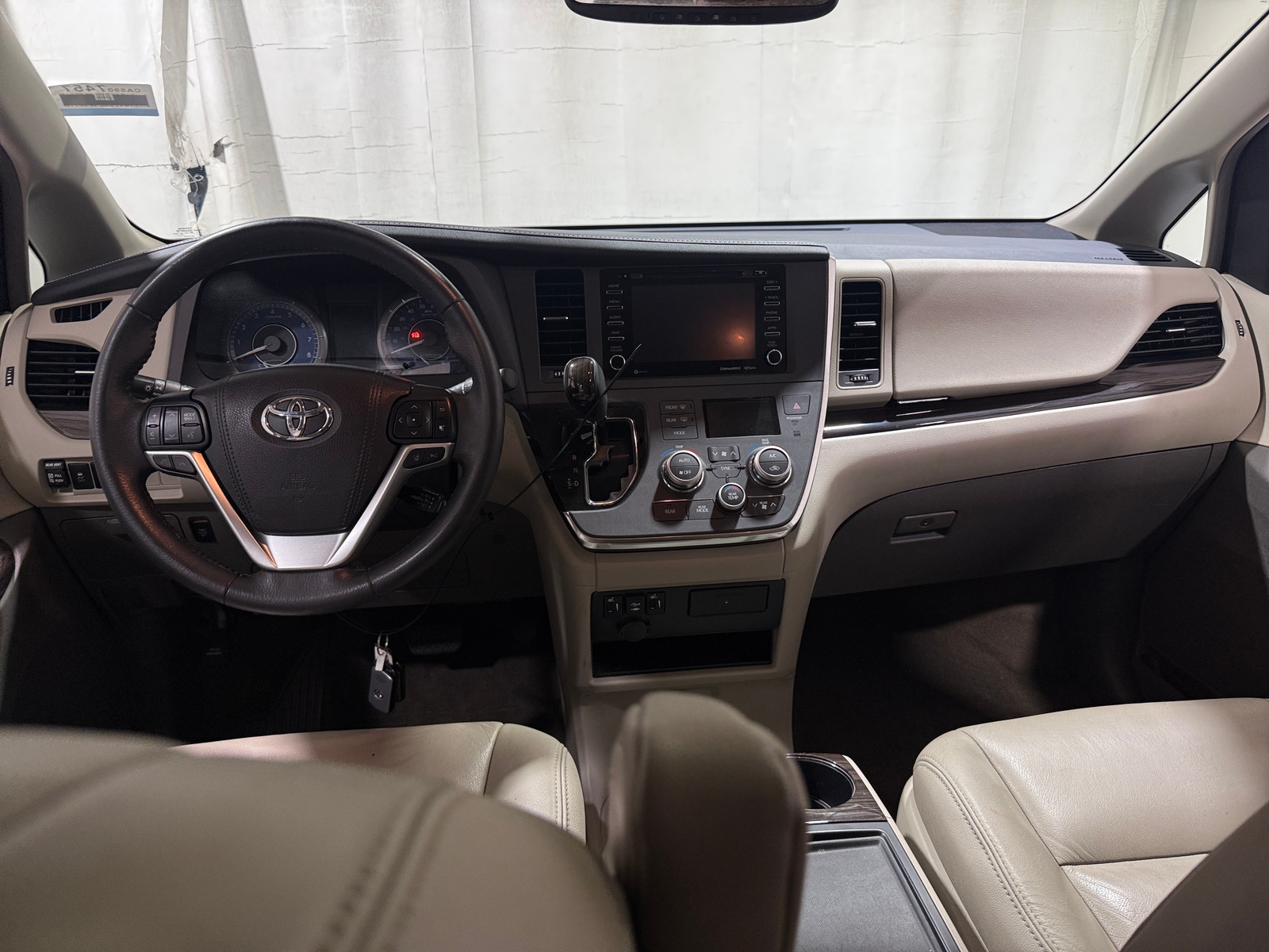 Thumbnail: 2018 Toyota Sienna - 2