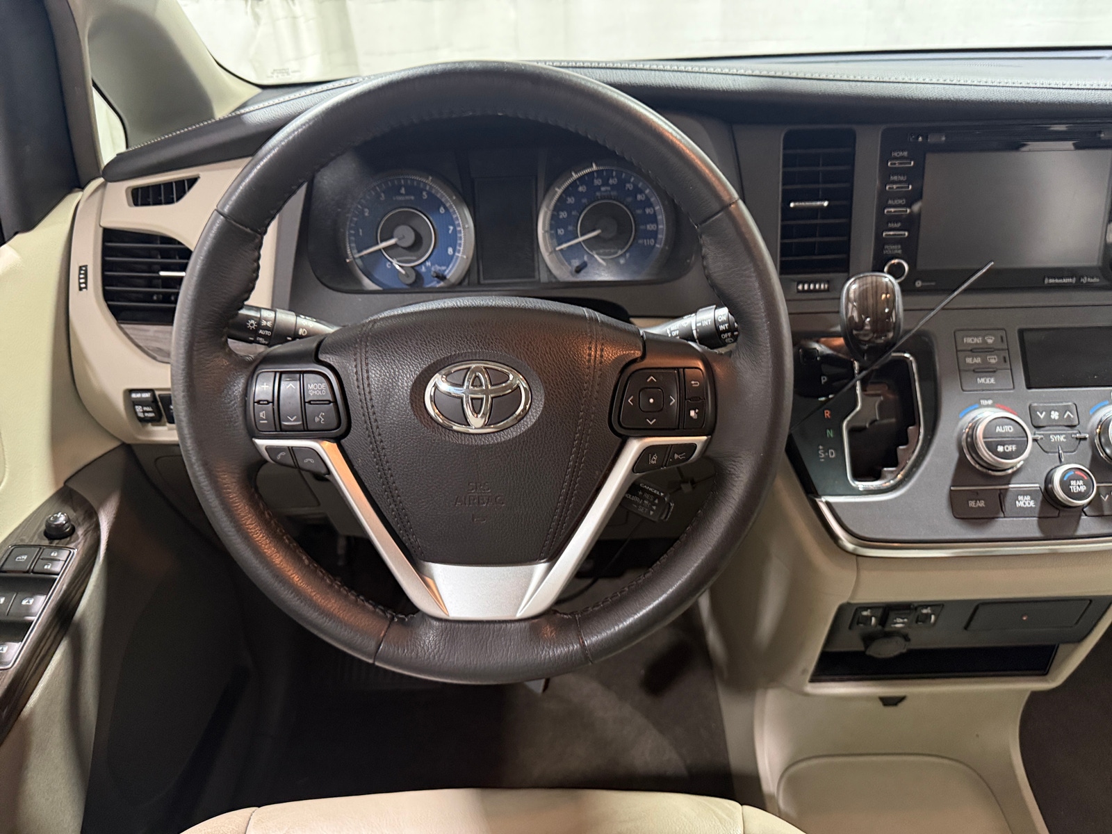 Thumbnail: 2018 Toyota Sienna - 4
