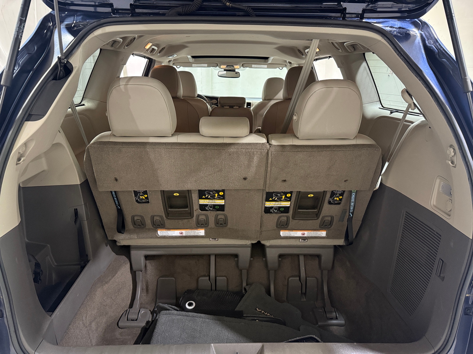 Thumbnail: 2018 Toyota Sienna - 6