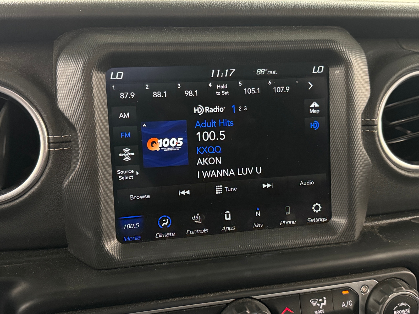 Thumbnail: 2021 Jeep Gladiator - 3