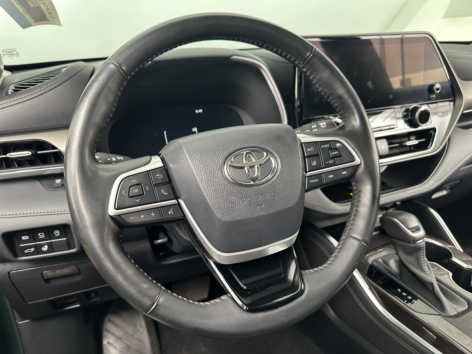 Thumbnail: 2023 Toyota Highlander - 4