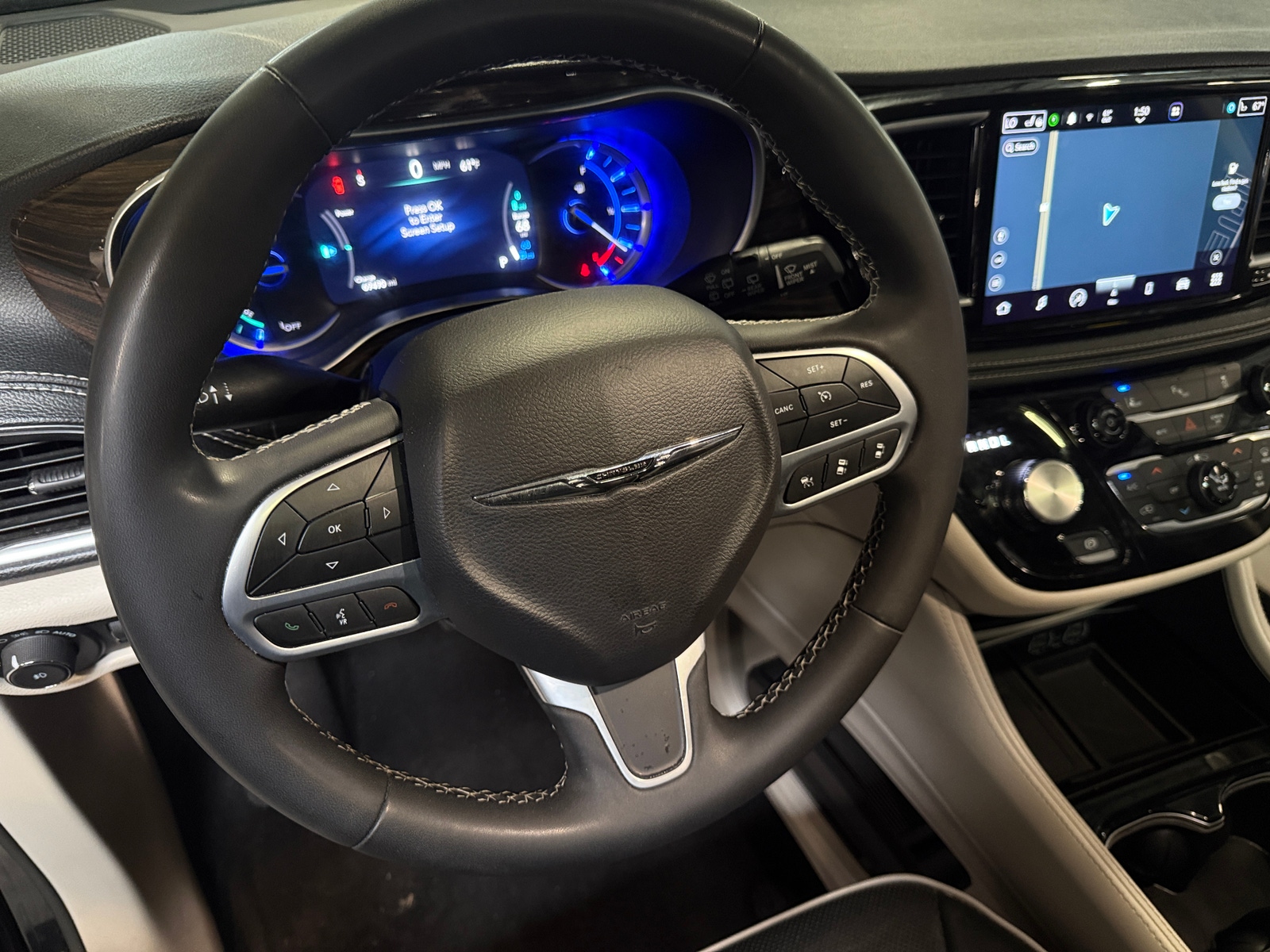 Thumbnail: 2023 Chrysler Pacifica - 4