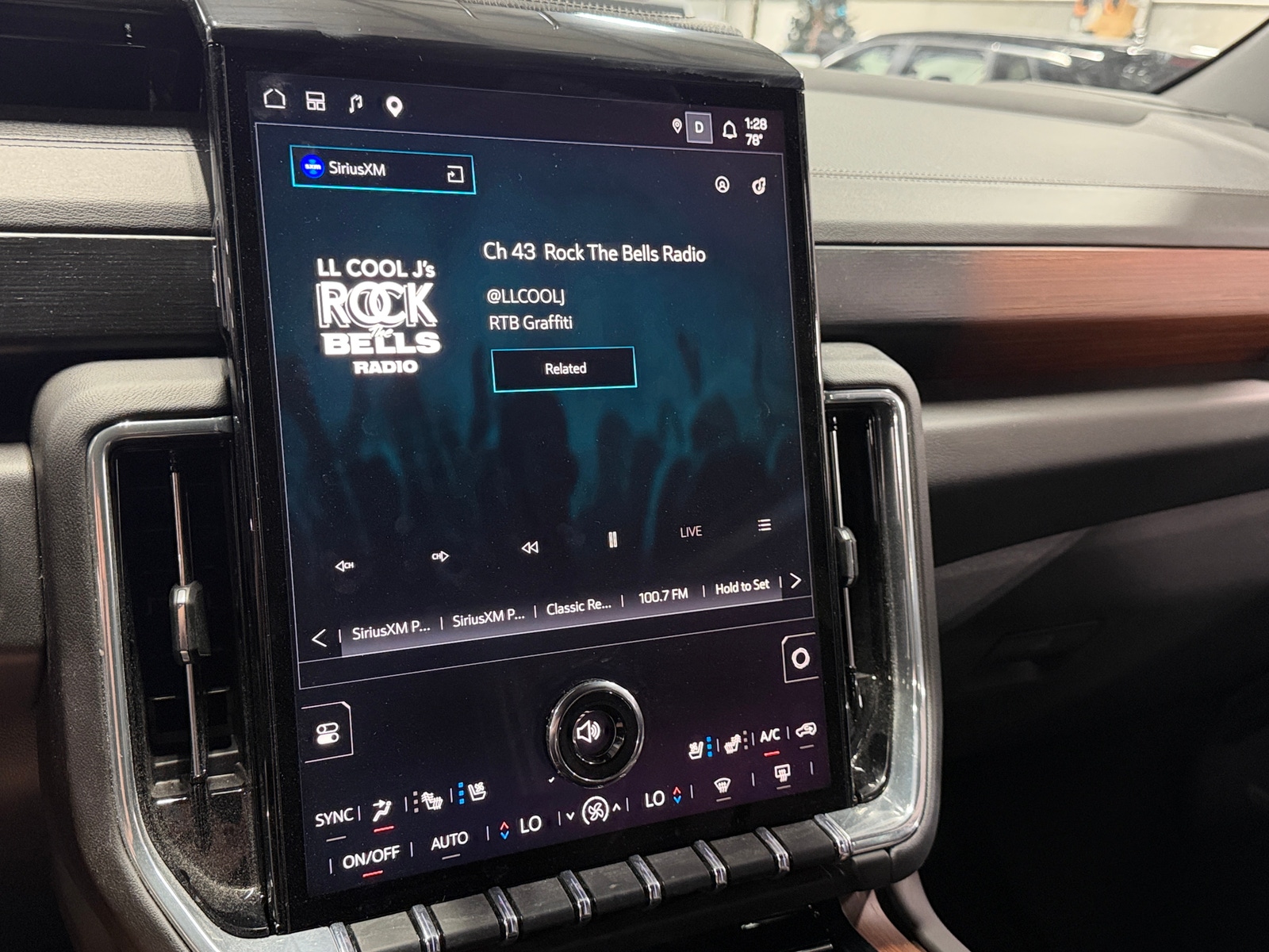 Thumbnail: 2025 GMC Yukon - 3