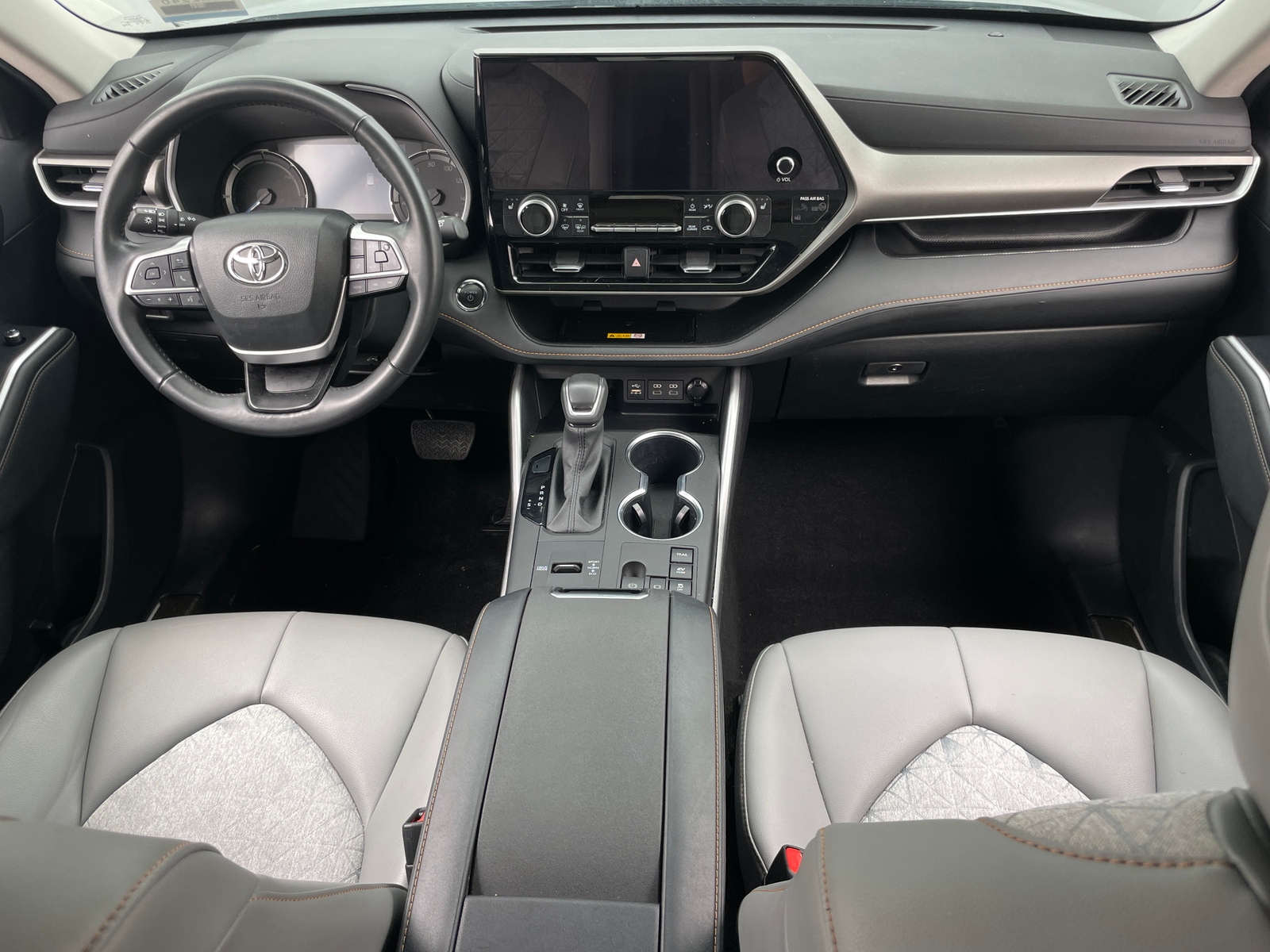 Thumbnail: 2023 Toyota Highlander - 2