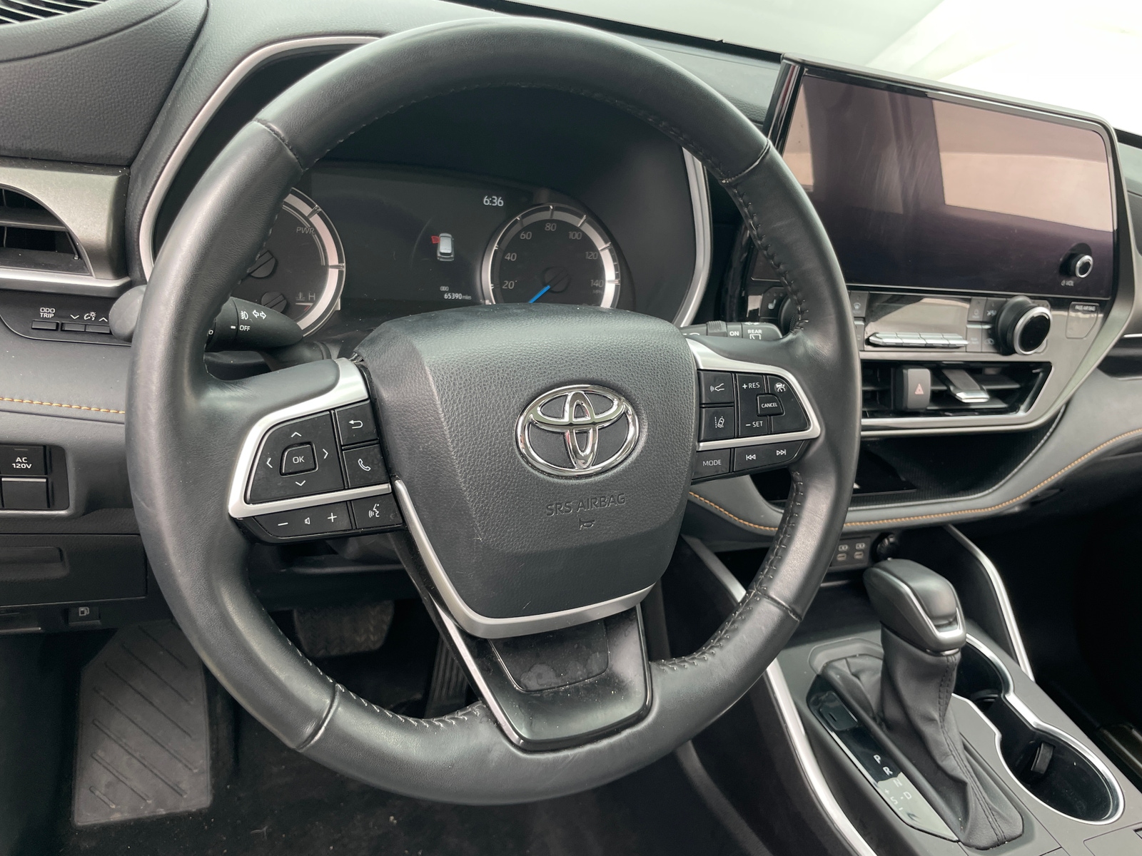 Thumbnail: 2023 Toyota Highlander - 4