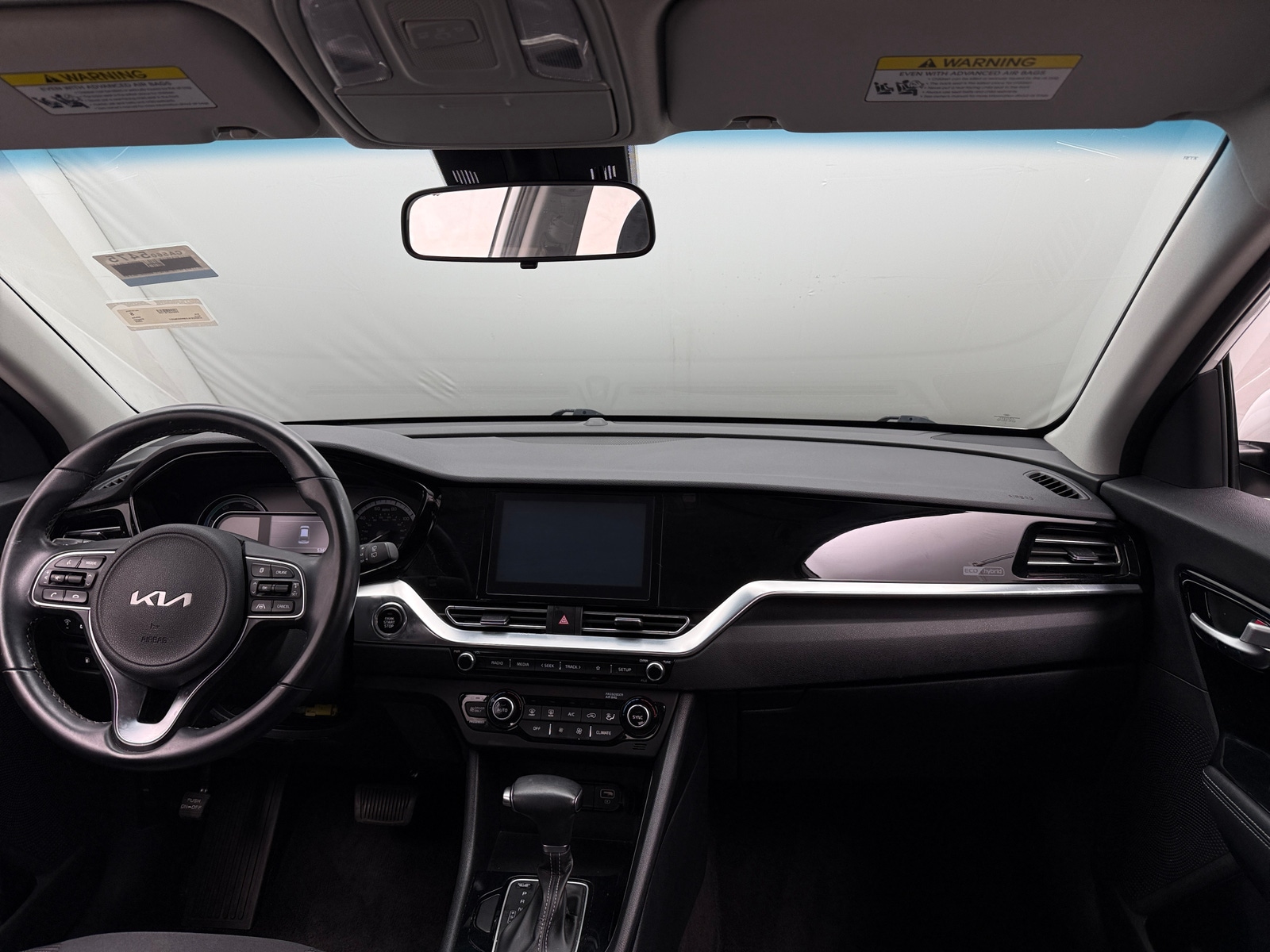 Thumbnail: 2022 Kia Niro - 3
