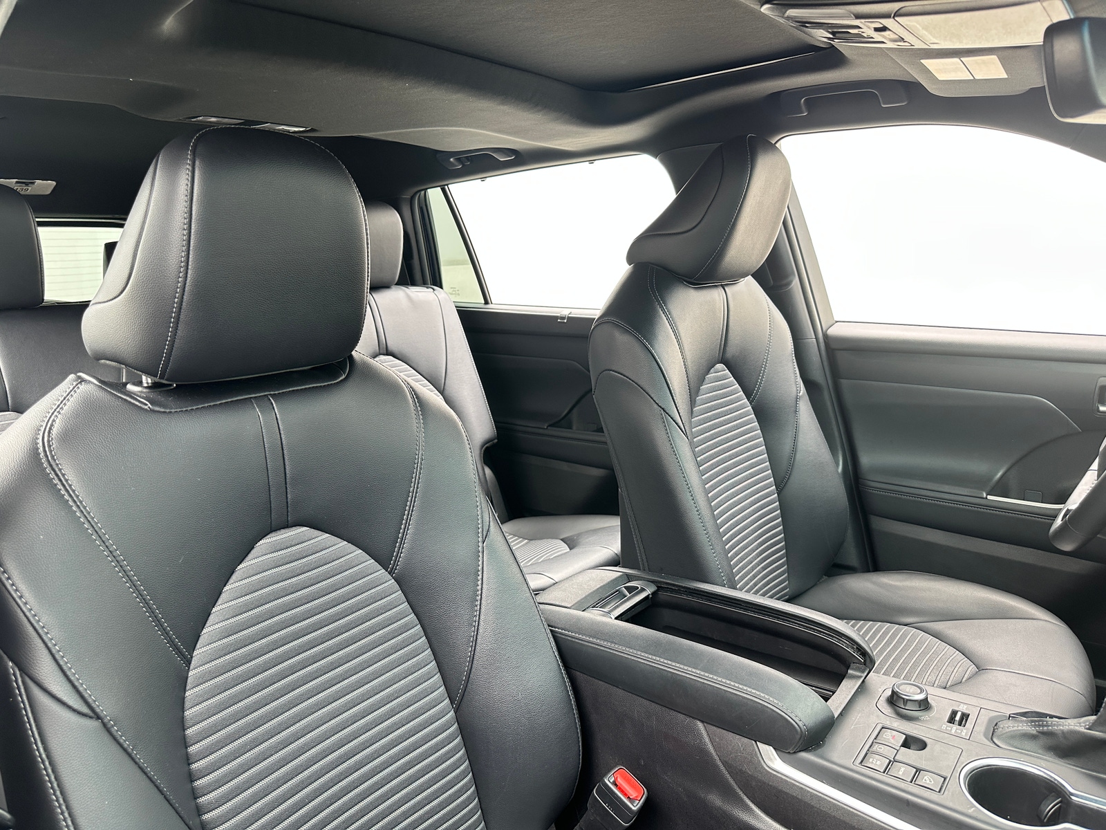 Thumbnail: 2025 Toyota Highlander - 2