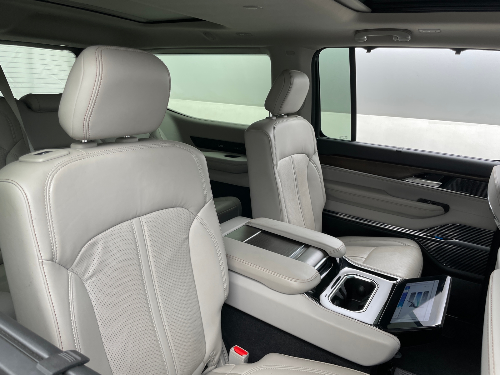 Thumbnail: 2022 Jeep Grand Wagoneer - 5