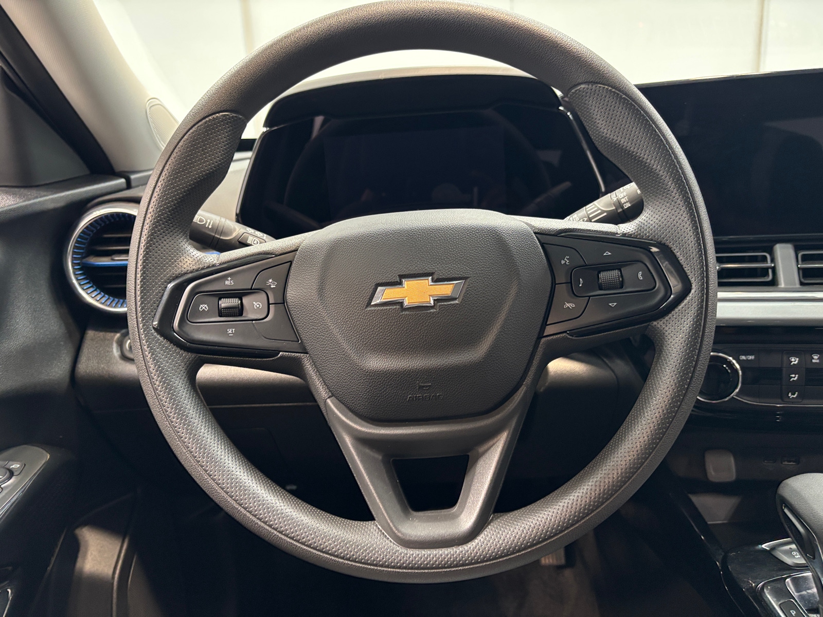 Thumbnail: 2025 Chevrolet Trax - 5