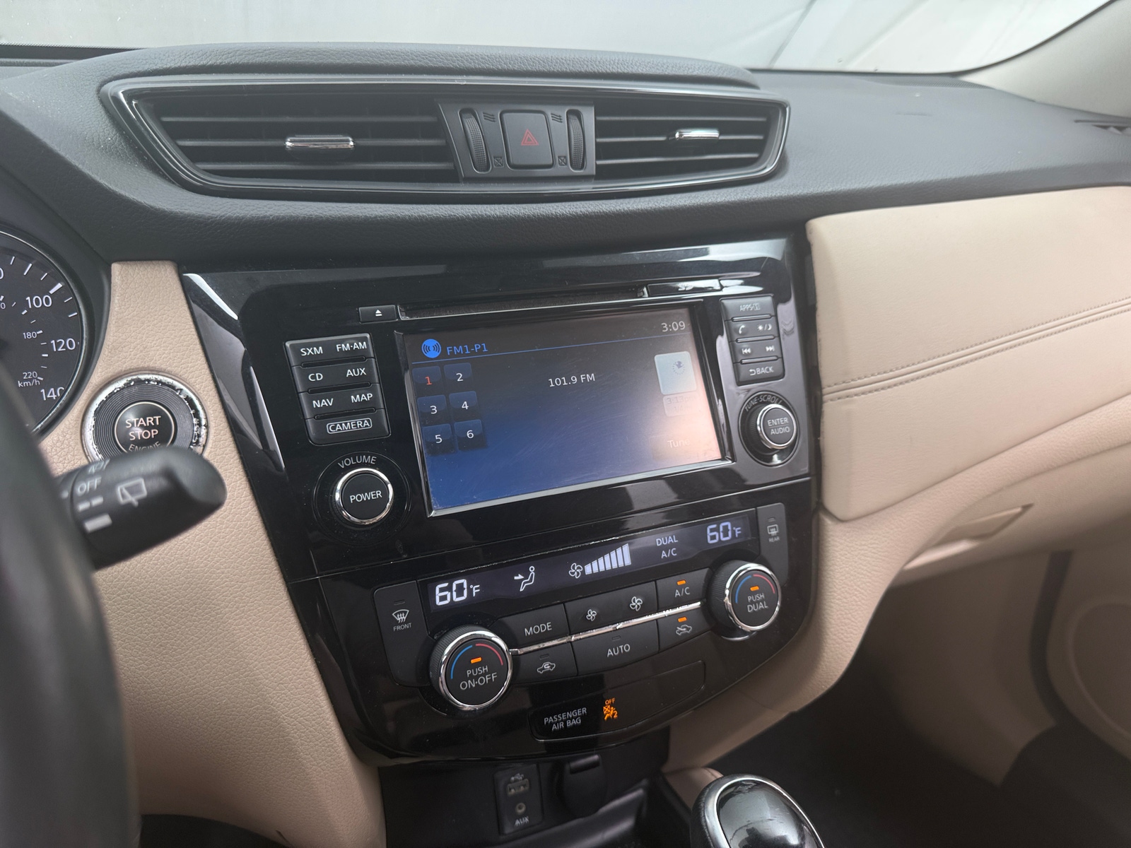 Thumbnail: 2017 Nissan Rogue - 3