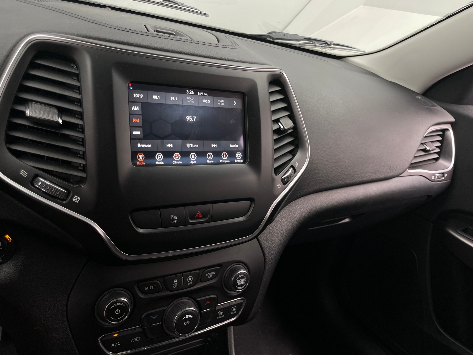 Thumbnail: 2020 Jeep Cherokee - 4