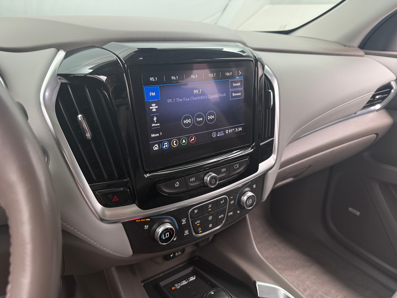 Thumbnail: 2020 Chevrolet Traverse - 3
