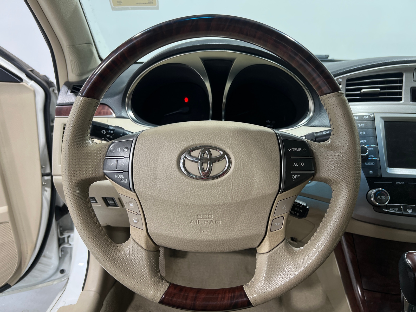 Thumbnail: 2011 Toyota Avalon - 4